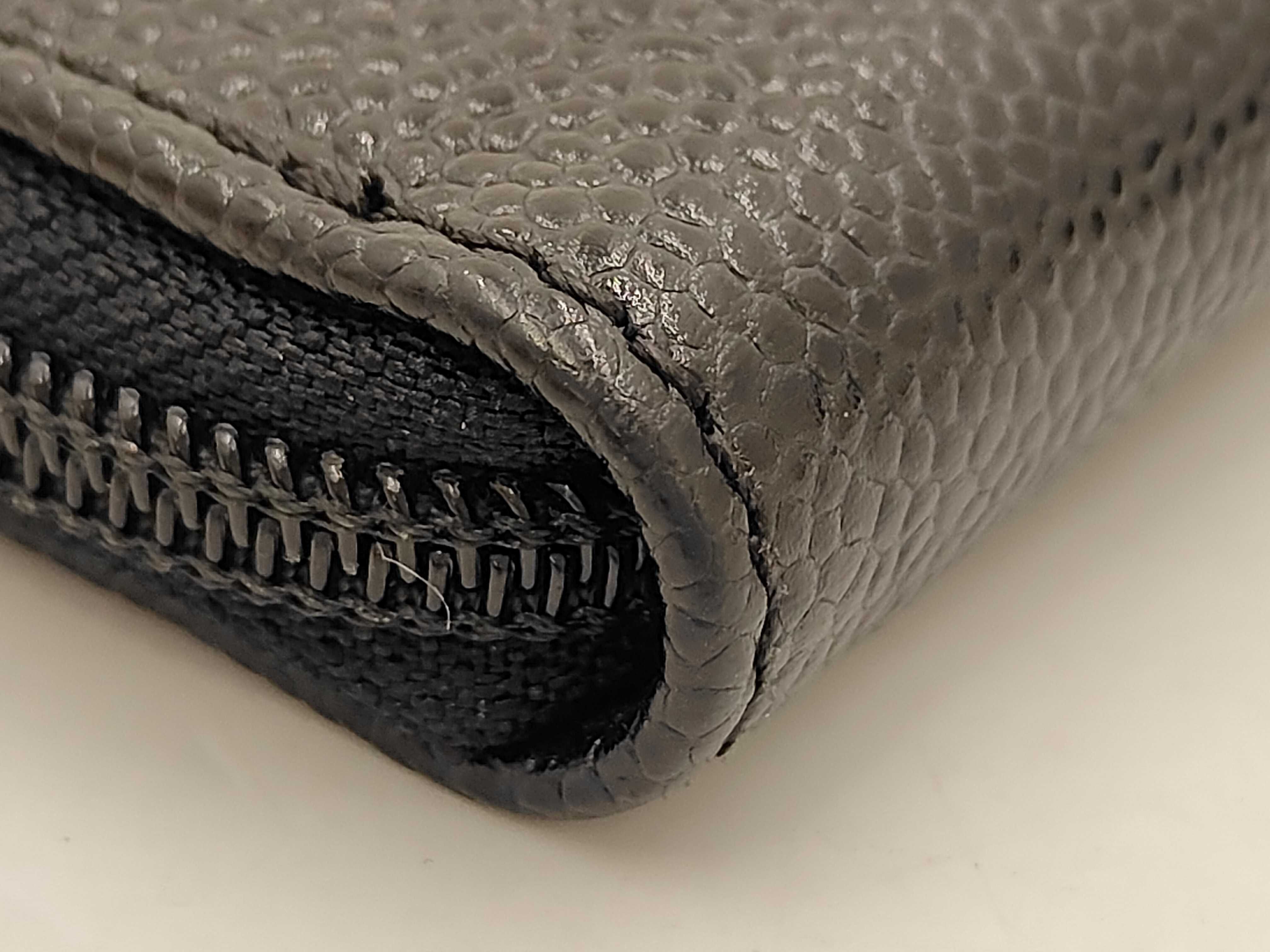 Caviar Skin Coco Mark Round Zip Long Wallet Black — view 3