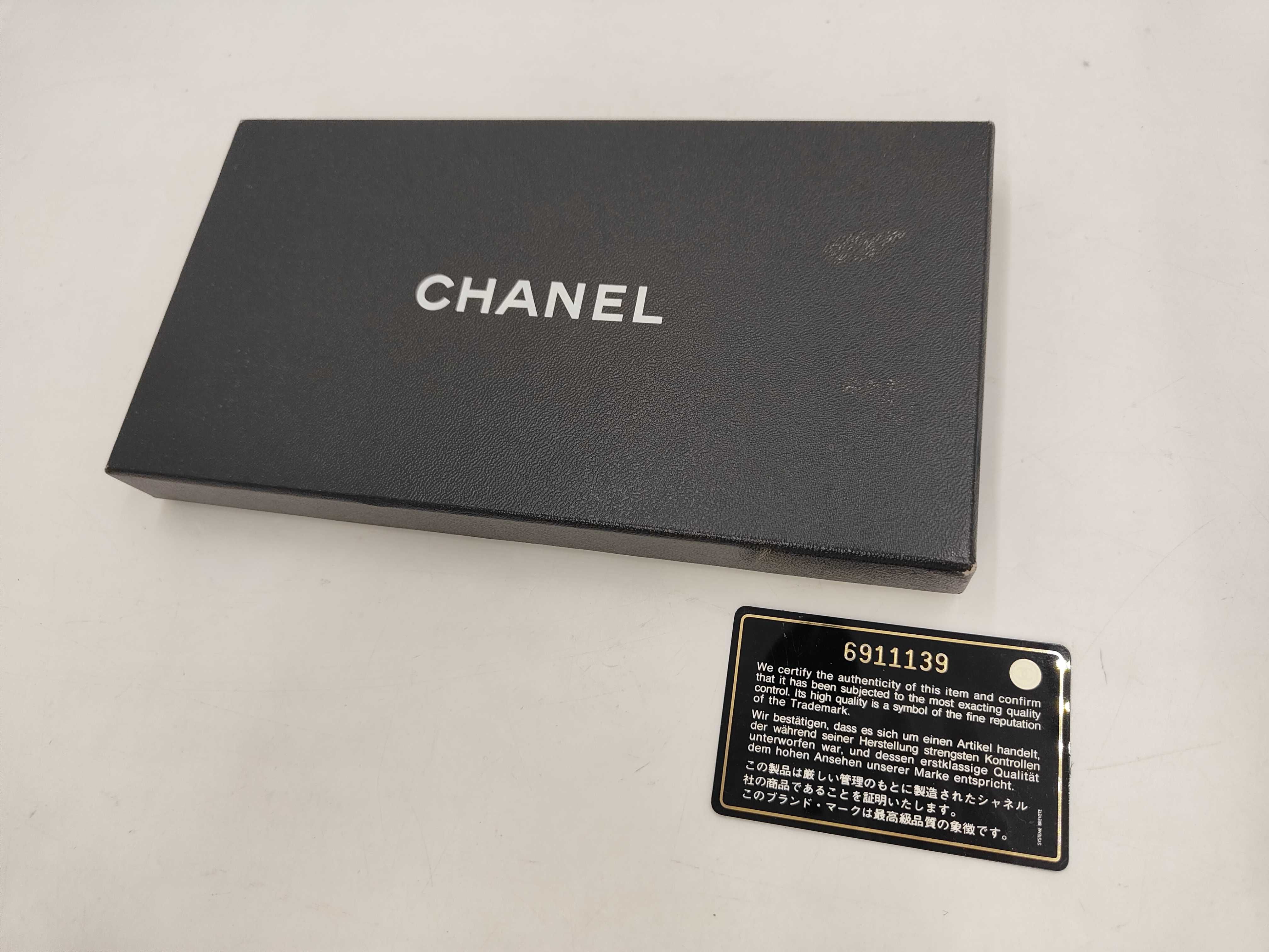 Caviar Skin Coco Mark Round Zip Long Wallet Black — view 9