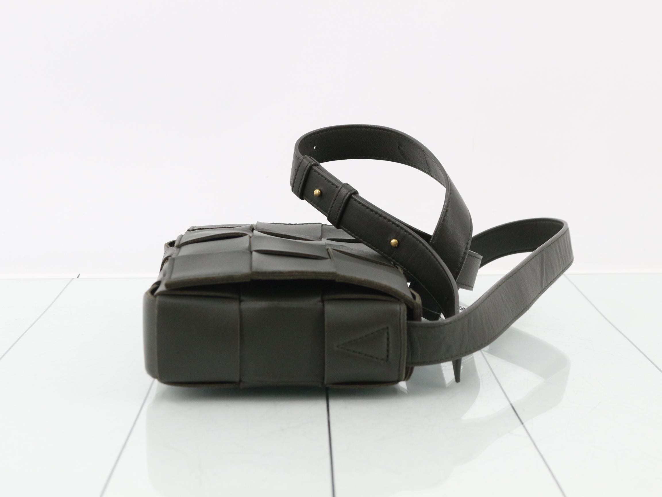 Intrecciato (Bag) - Shoulder Bag - Cassette - Khaki — view 3