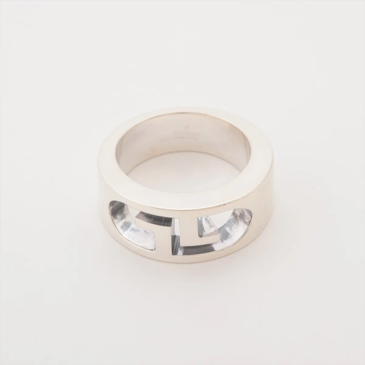 G-logo ring, size 9, 925 silver, 8.3g. Shows wear, tarnish,
