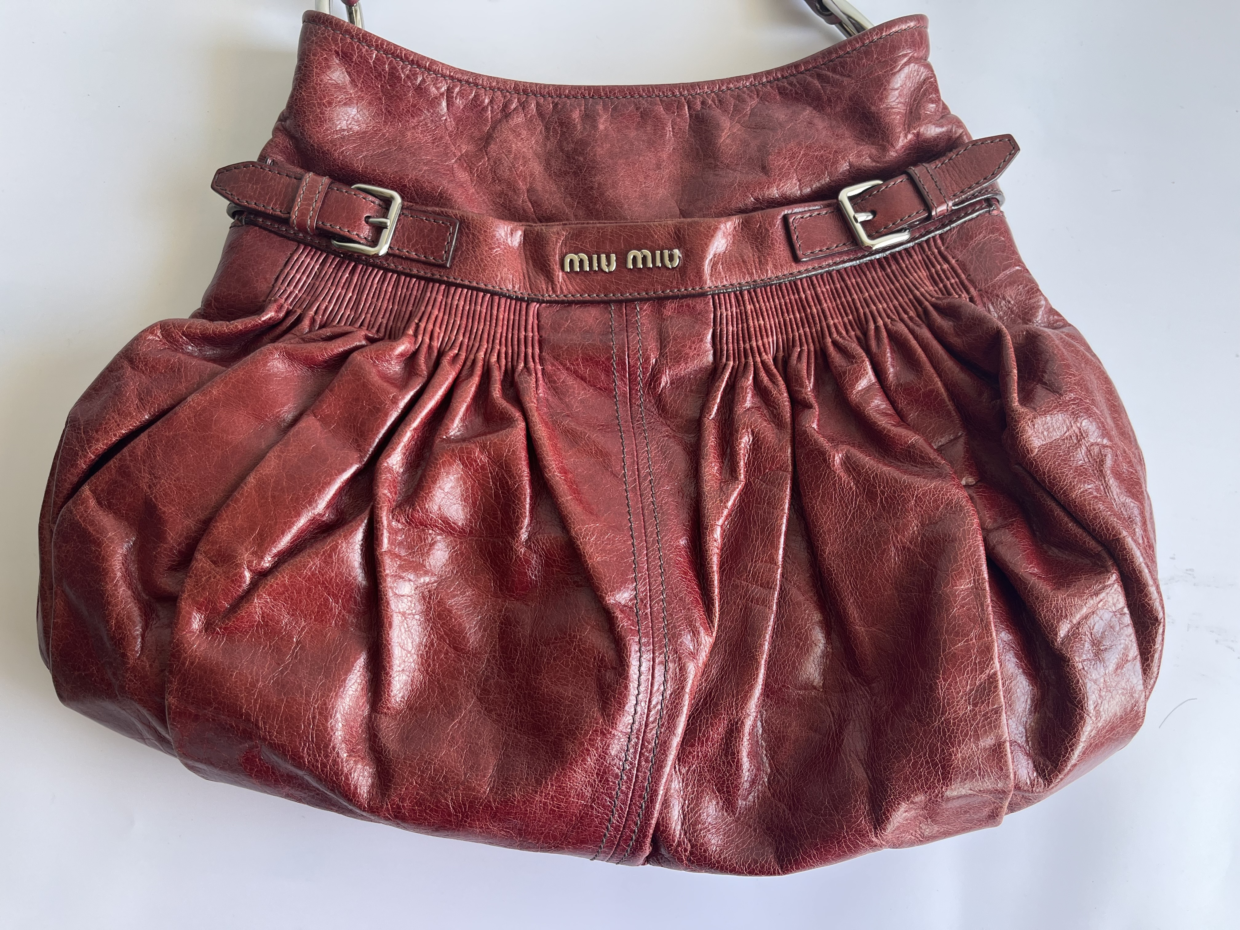 Vitello Luxe Red Burgundy One-Shoulder Bag — view 2