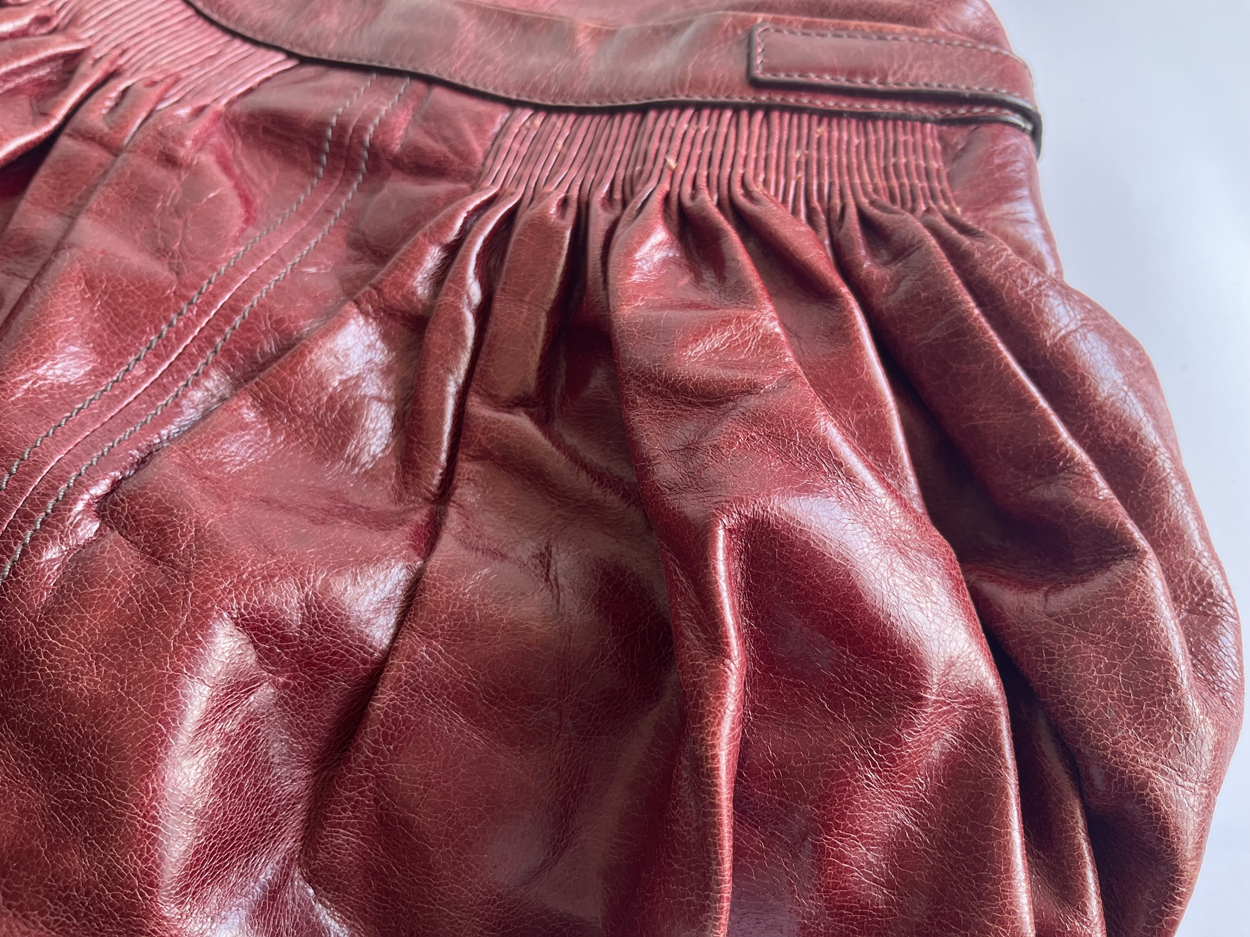 Vitello Luxe Red Burgundy One-Shoulder Bag — view 15