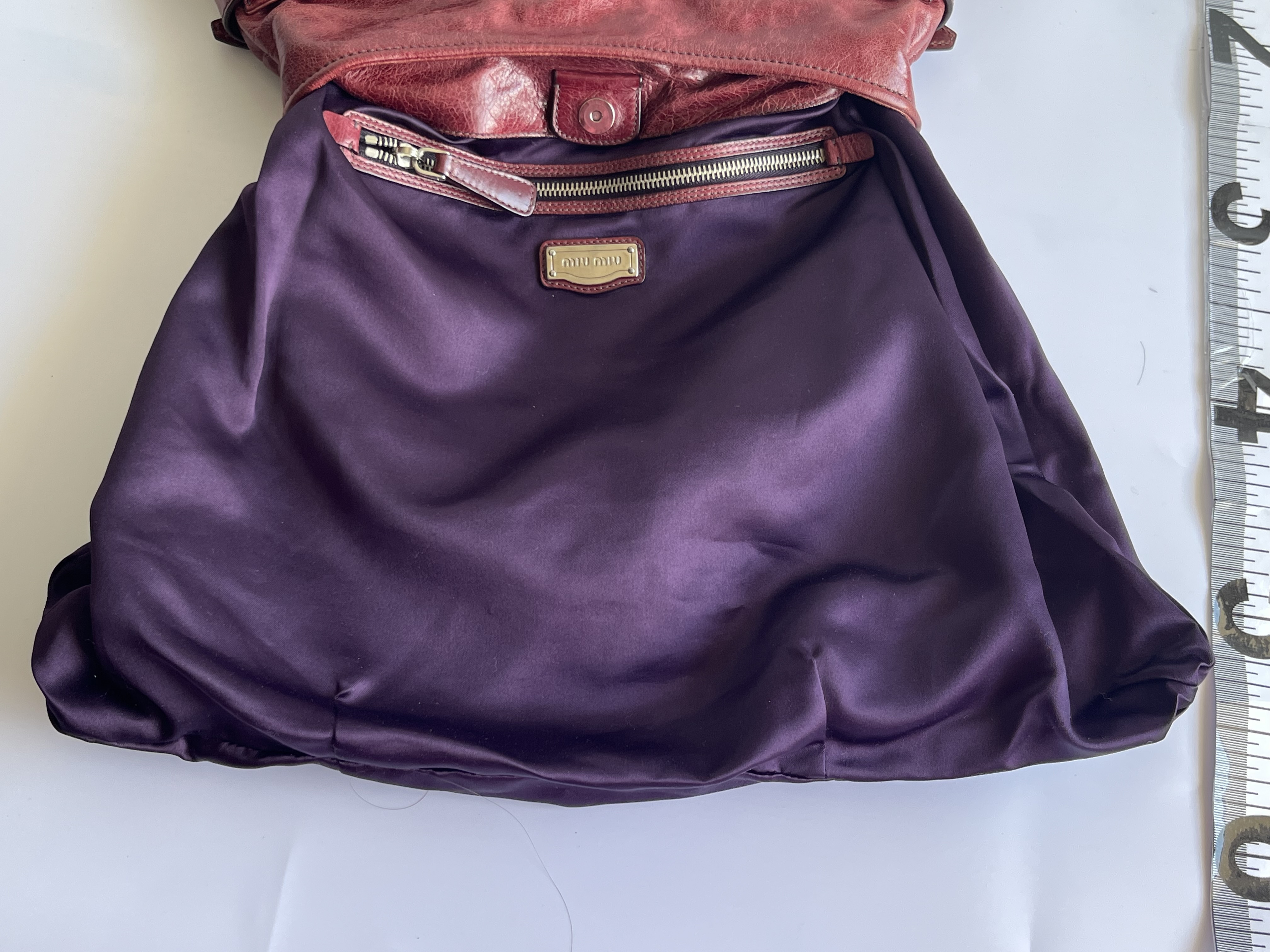 Vitello Luxe Red Burgundy One-Shoulder Bag — view 9