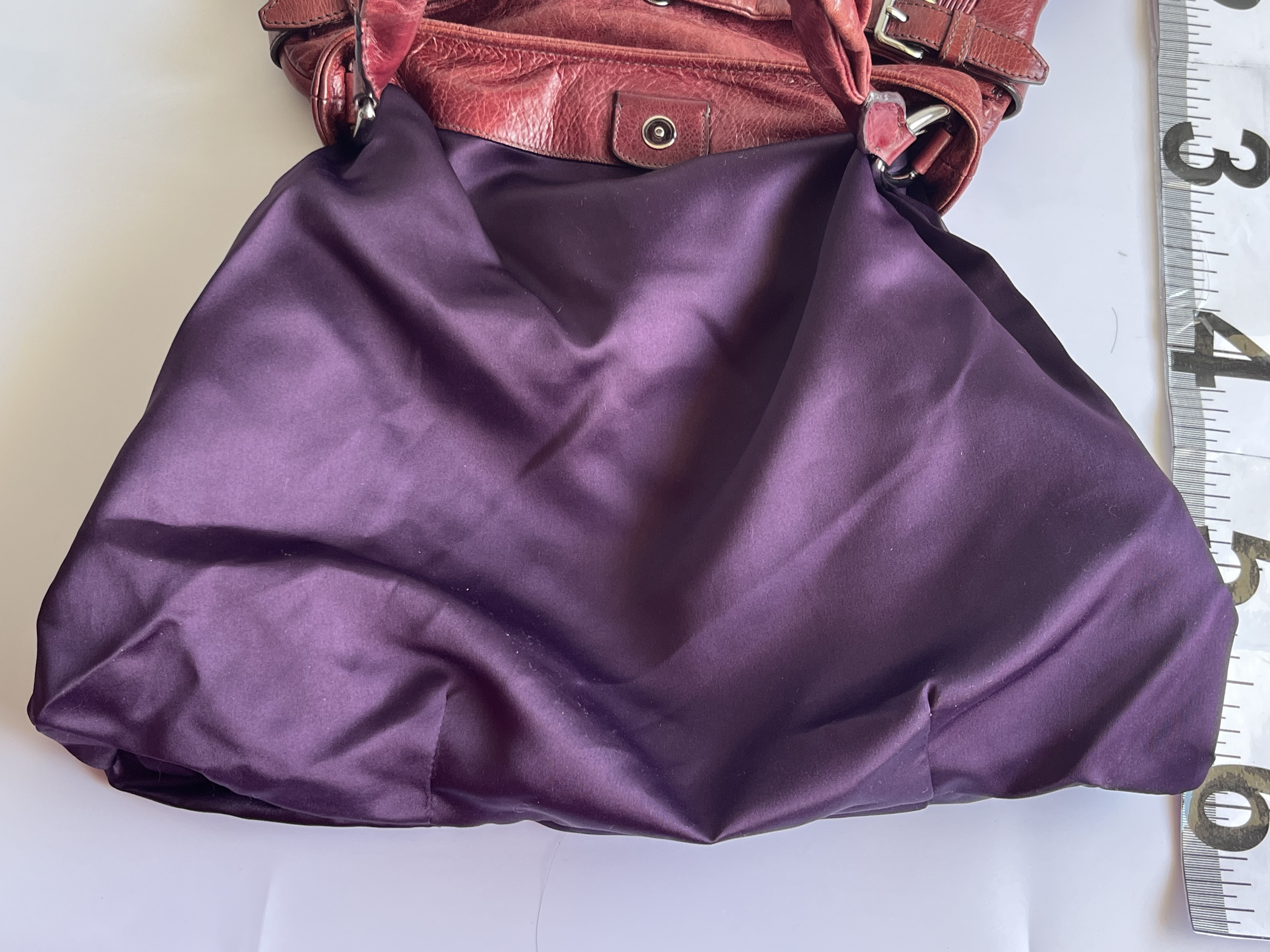 Vitello Luxe Red Burgundy One-Shoulder Bag — view 10