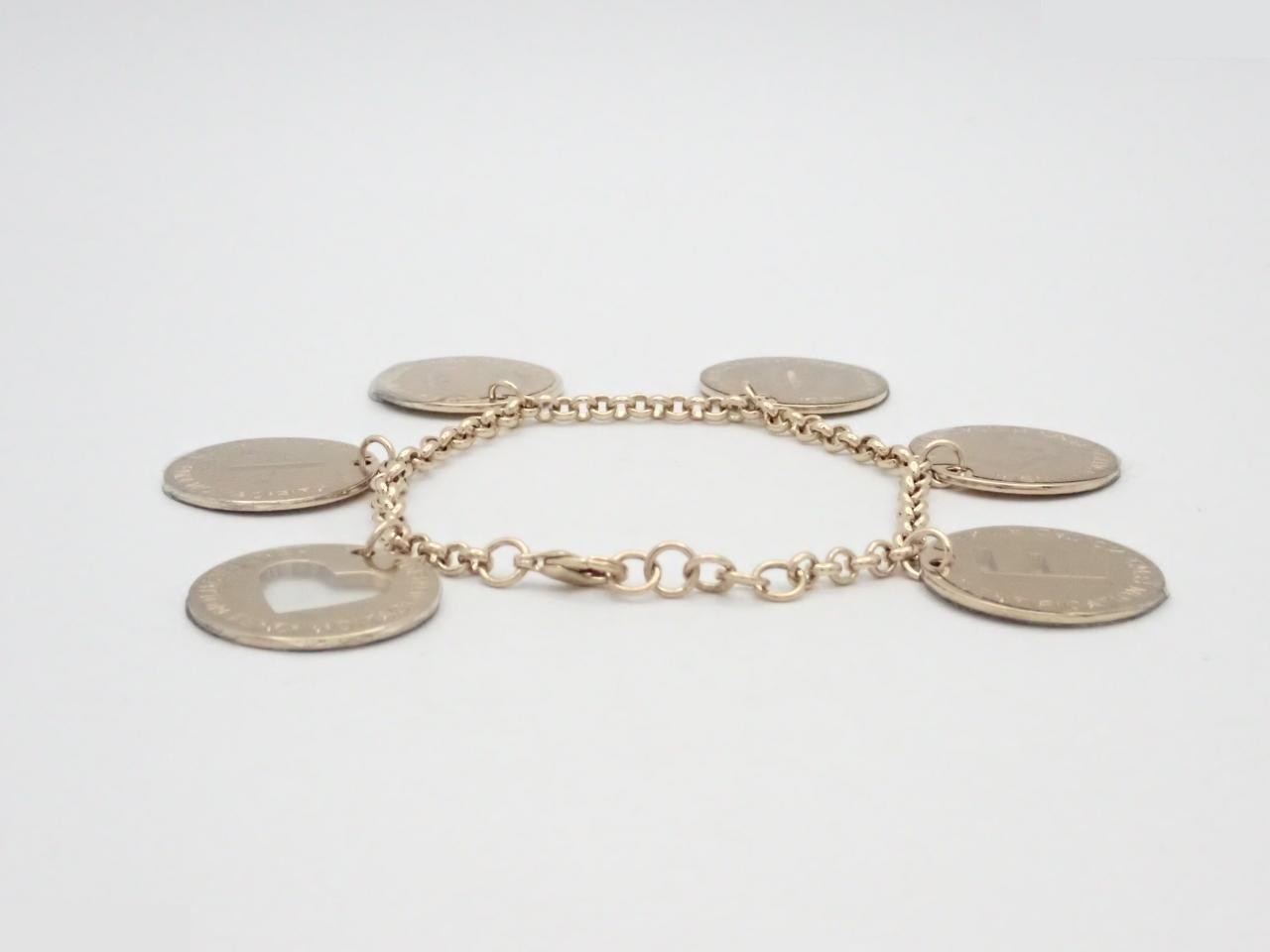 Logo charm gold bracelet, wrist circumference approximately 19.5 cm — view 2