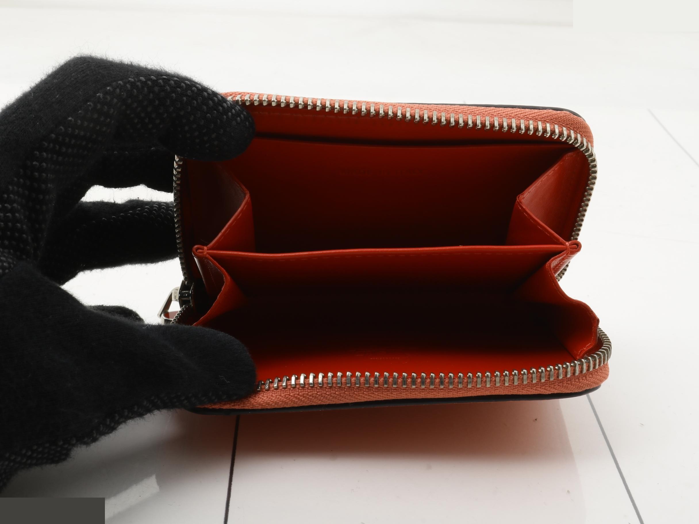 Other lines: Bags and Wallets — view 4