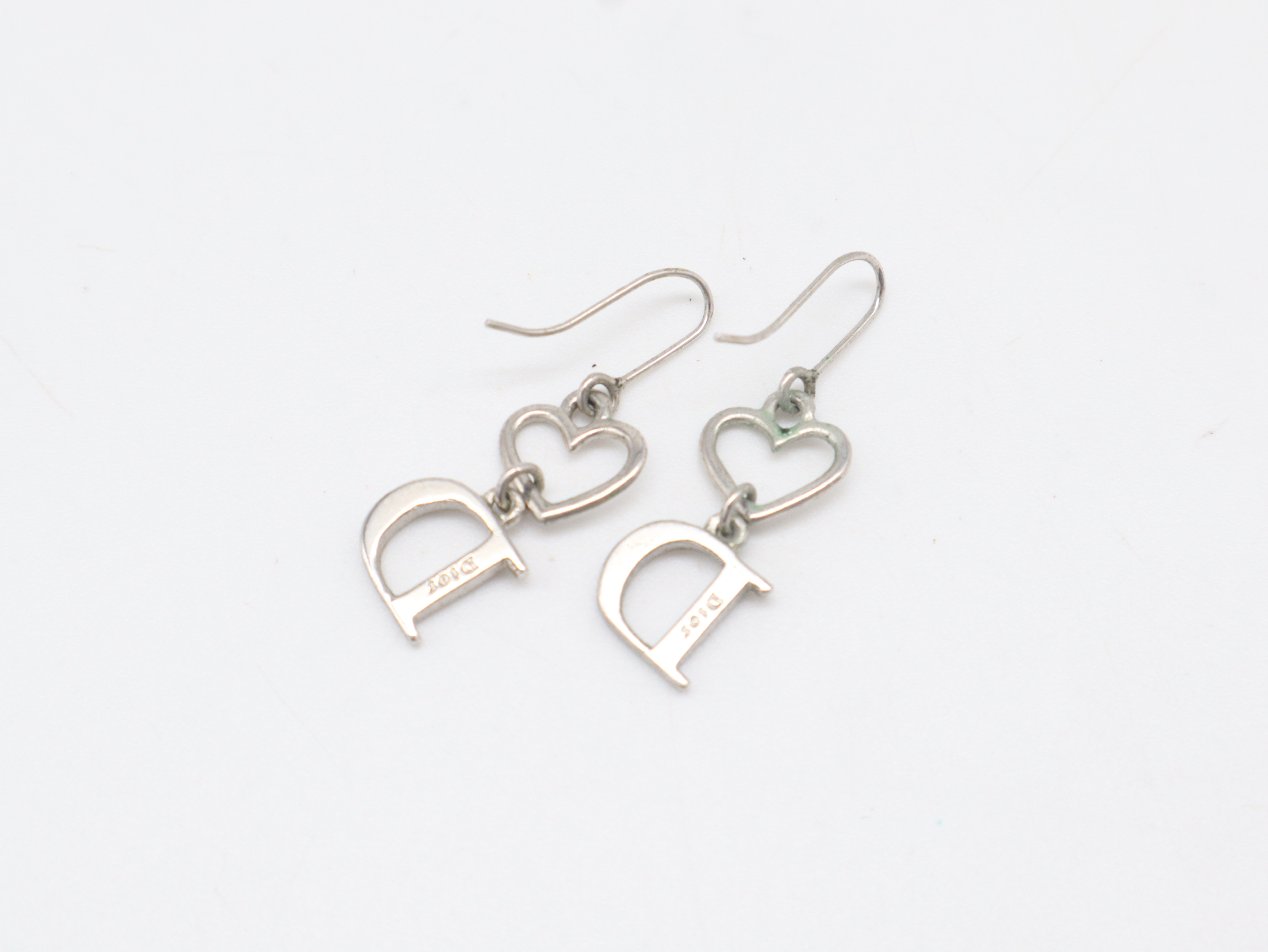 D logo heart rhinestone earrings, with box. — view 2