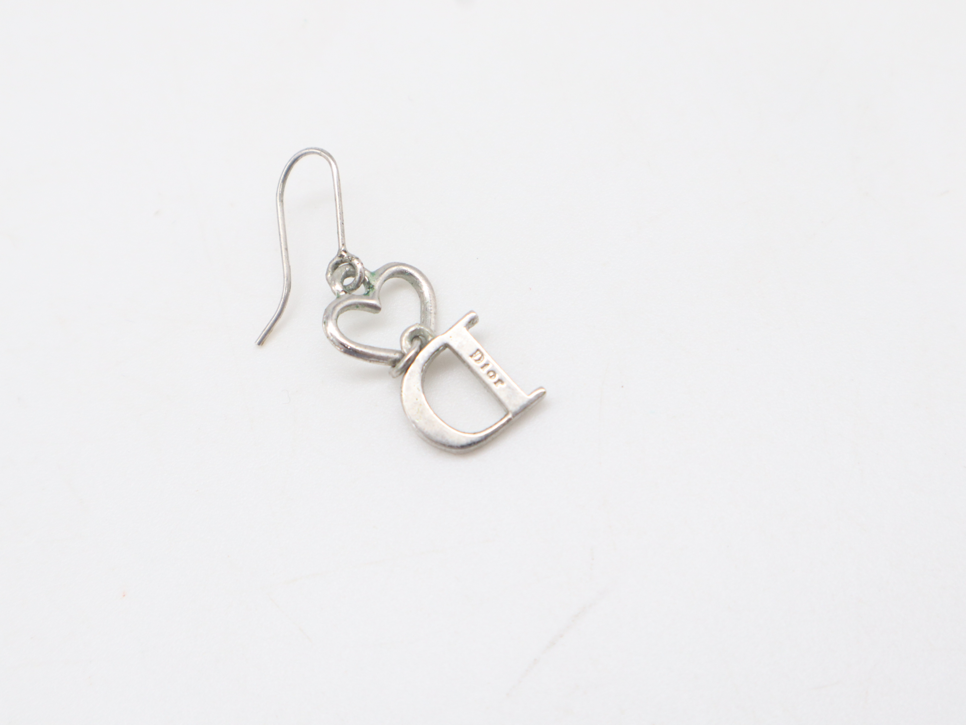 D logo heart rhinestone earrings, with box. — view 3
