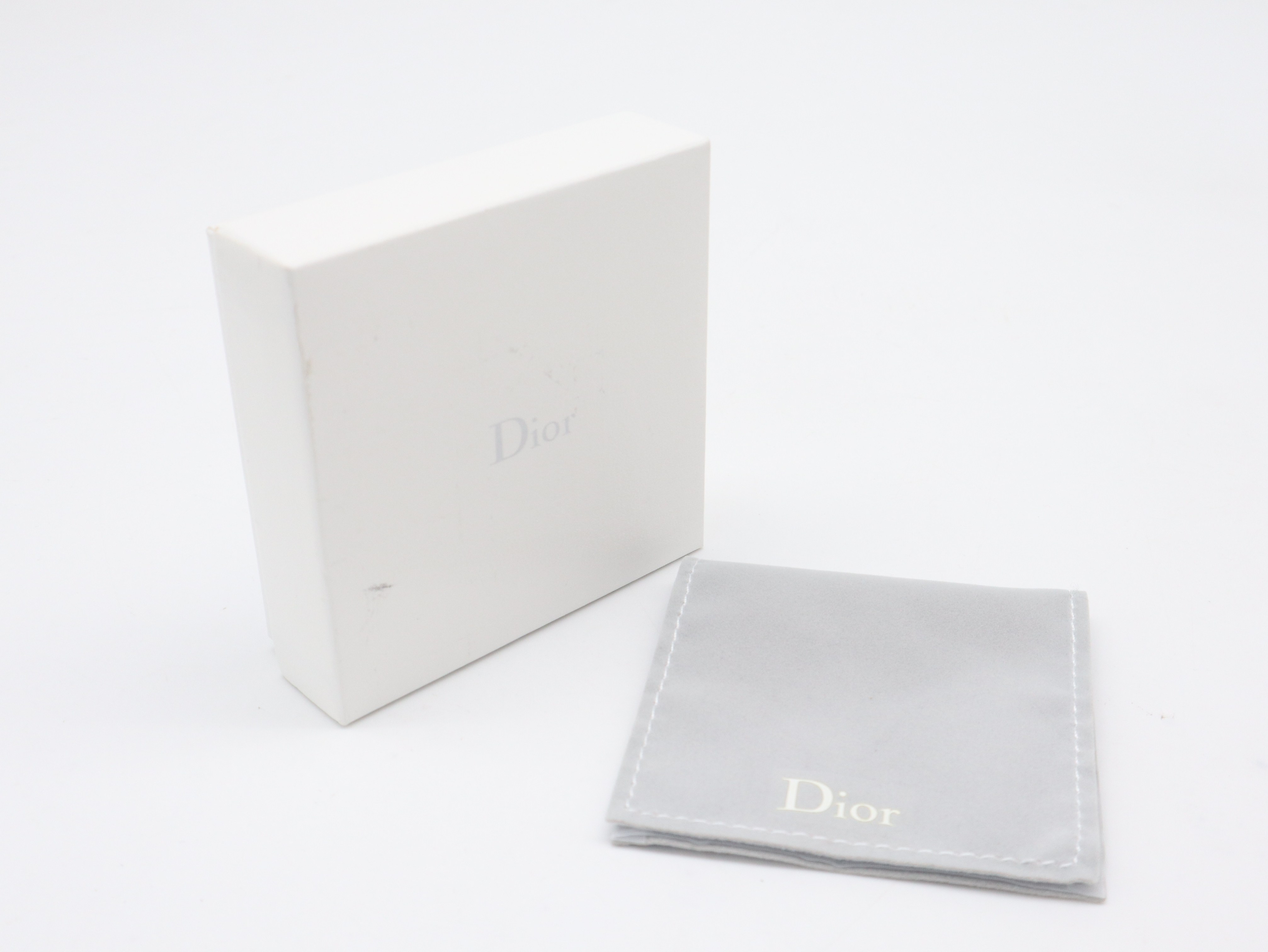 D logo heart rhinestone earrings, with box. — view 4