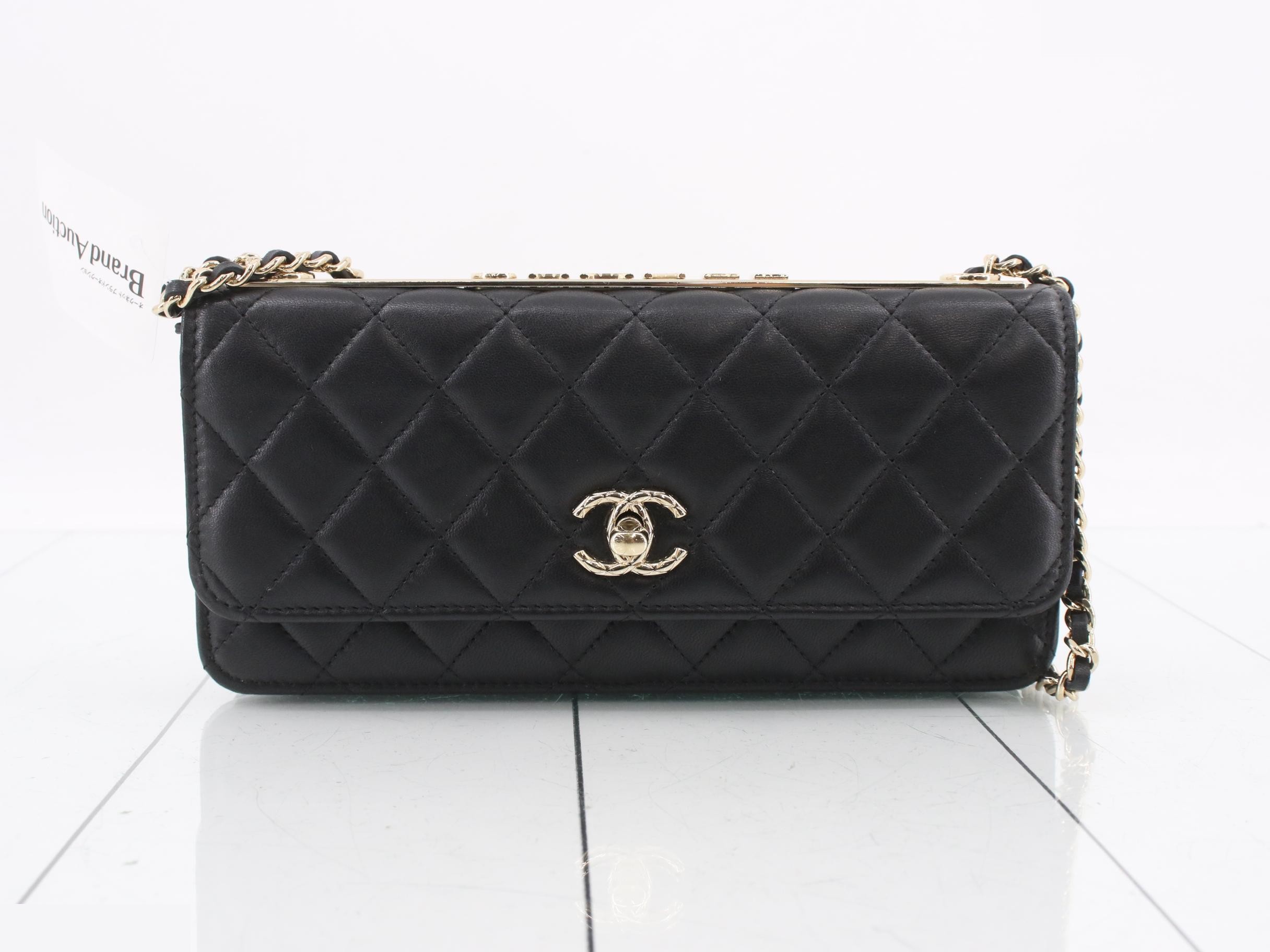 Trendy CC Lambskin Chain Shoulder Bag