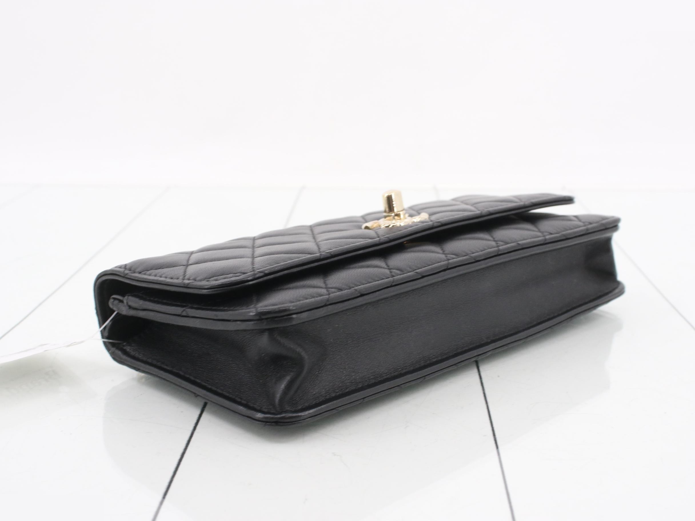 Trendy CC Lambskin Chain Shoulder Bag — view 5