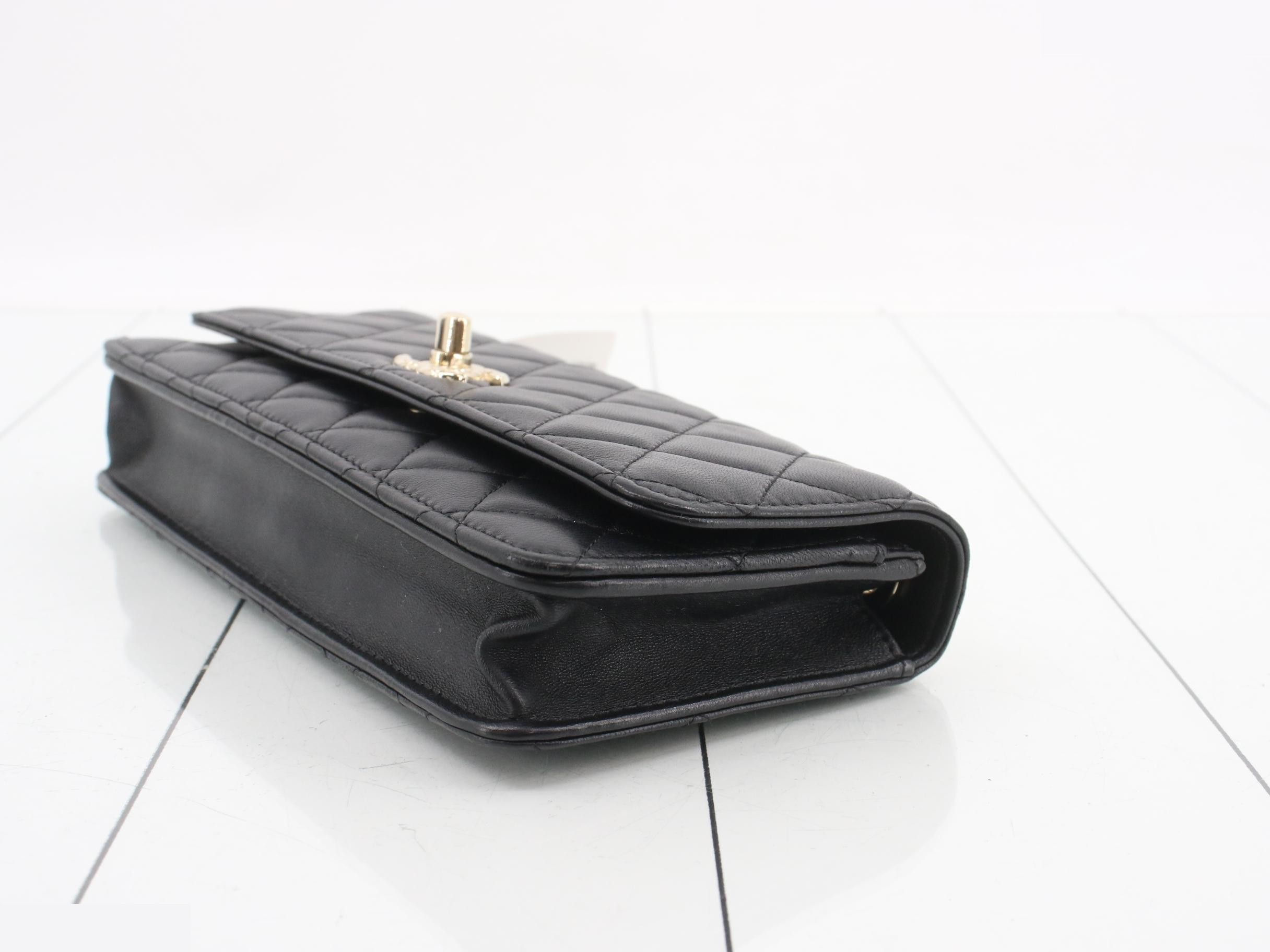 Trendy CC Lambskin Chain Shoulder Bag — view 6