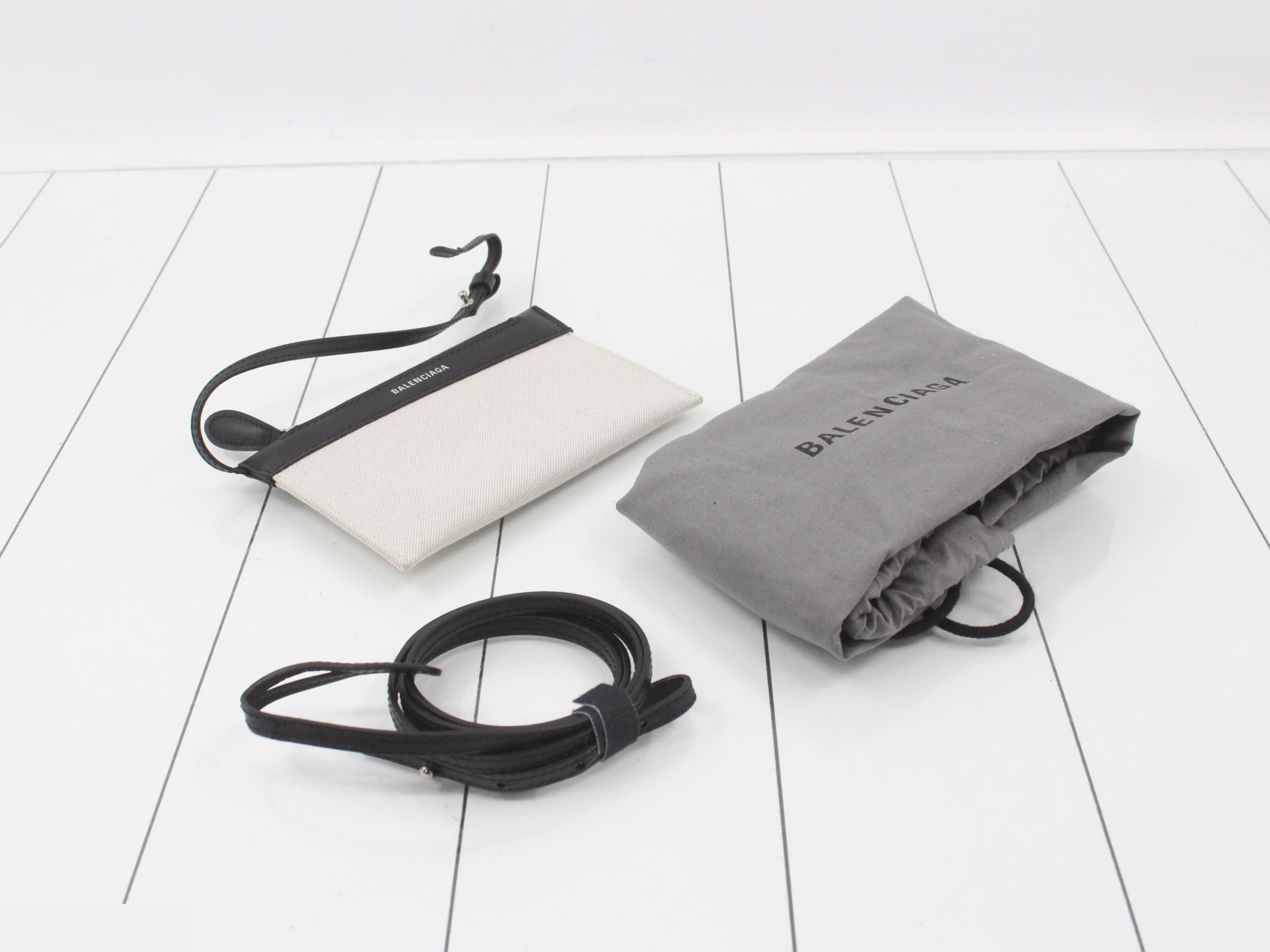 Cabas handbag, size S, with shoulder strap, pouch, and dust bag. — view 7