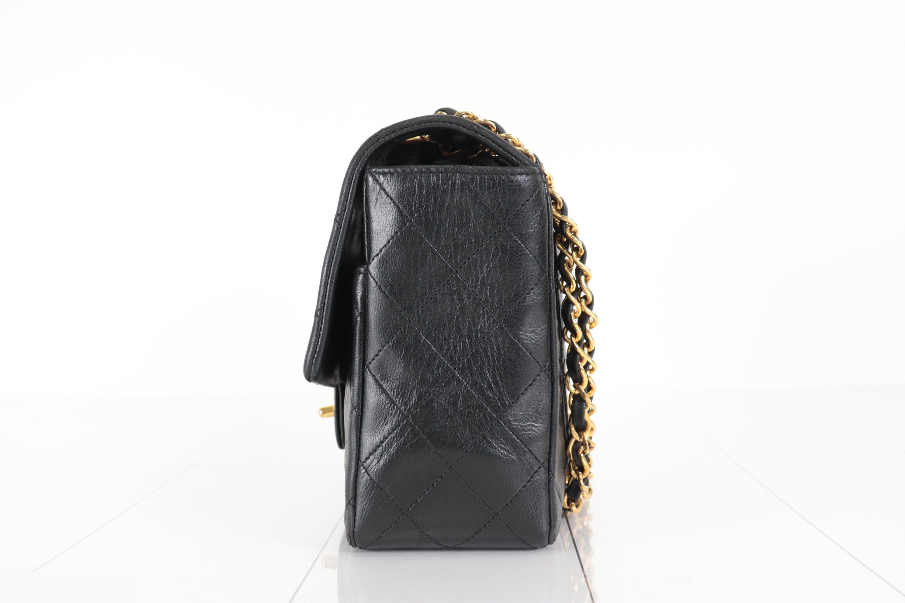 Lambskin chain shoulder bag with inner pouch, unit #1 — view 4