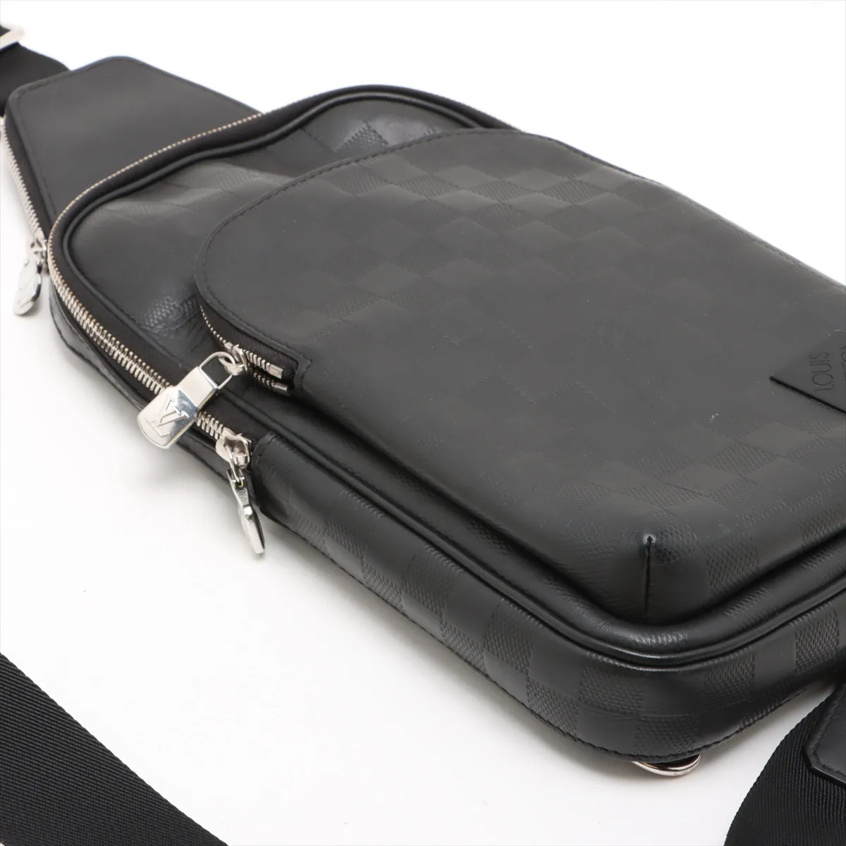 Damier Infini Avenue Sling Bag N45303 Black x Gray (RFID detected) — view 4