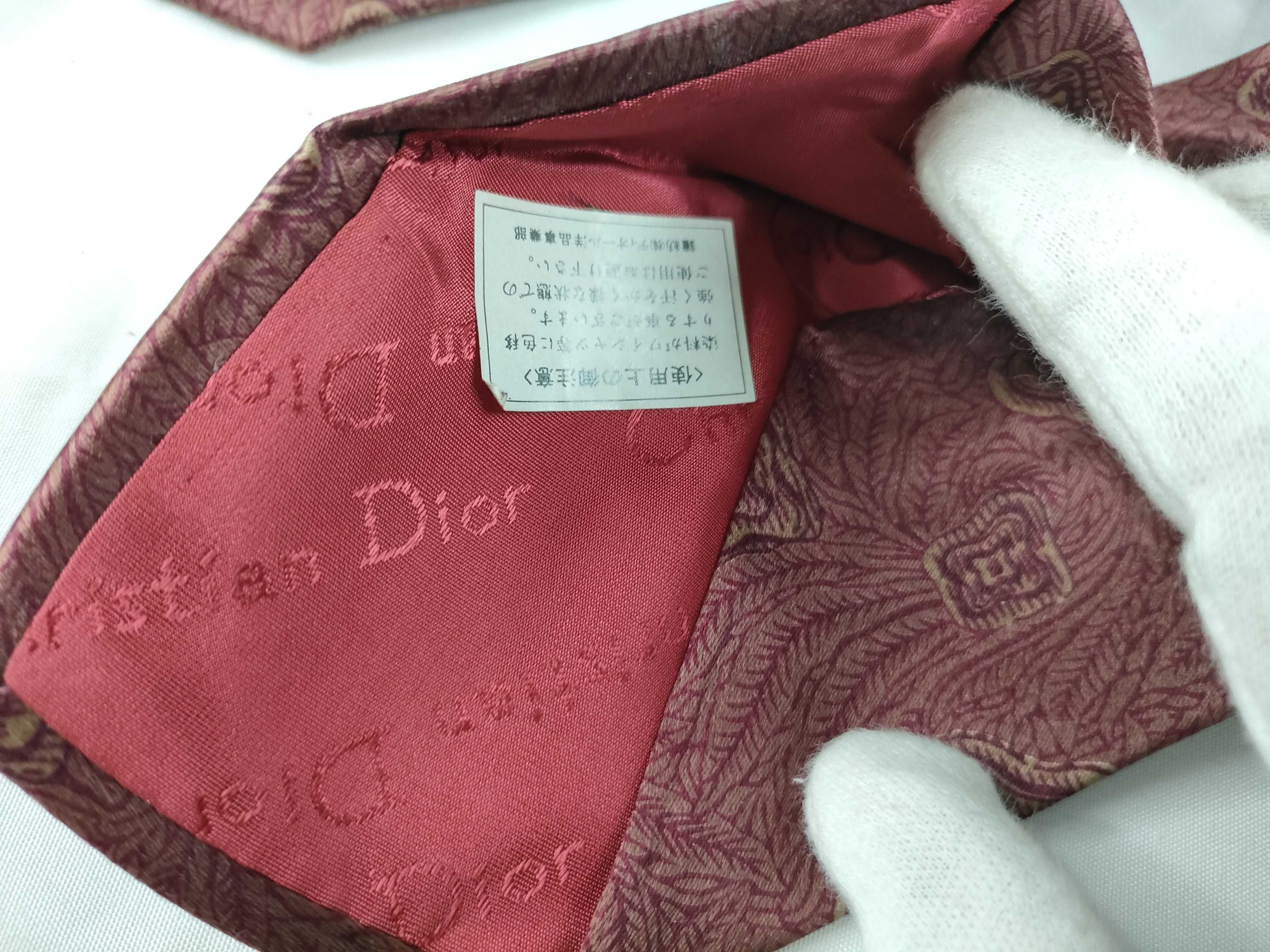 necktie and other accessories — view 6