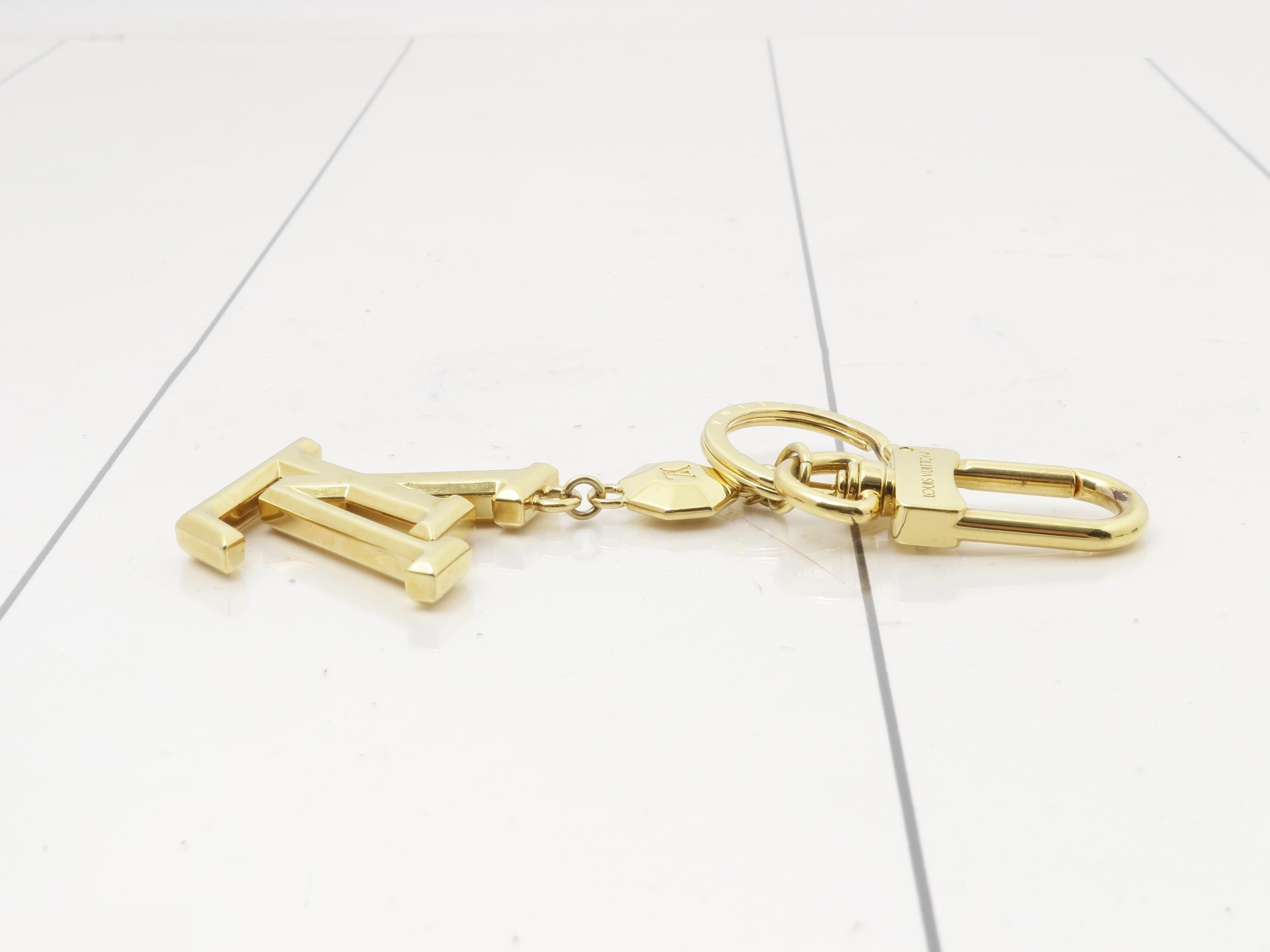 Portefeuille LV Facette Key Charm Keyring — view 3