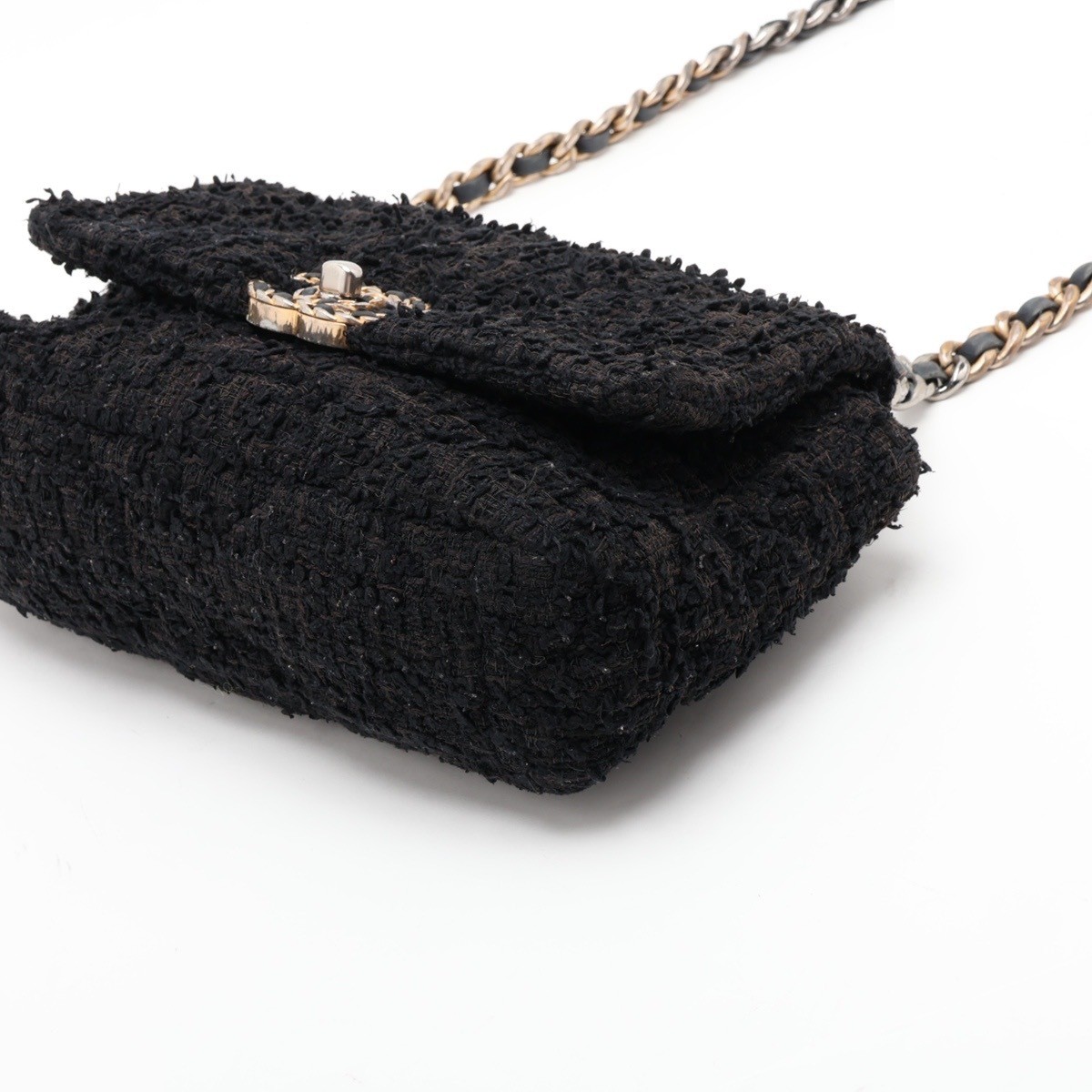 19 Tweed x Leather Shoulder Bag Chain Shoulder Bag — view 3