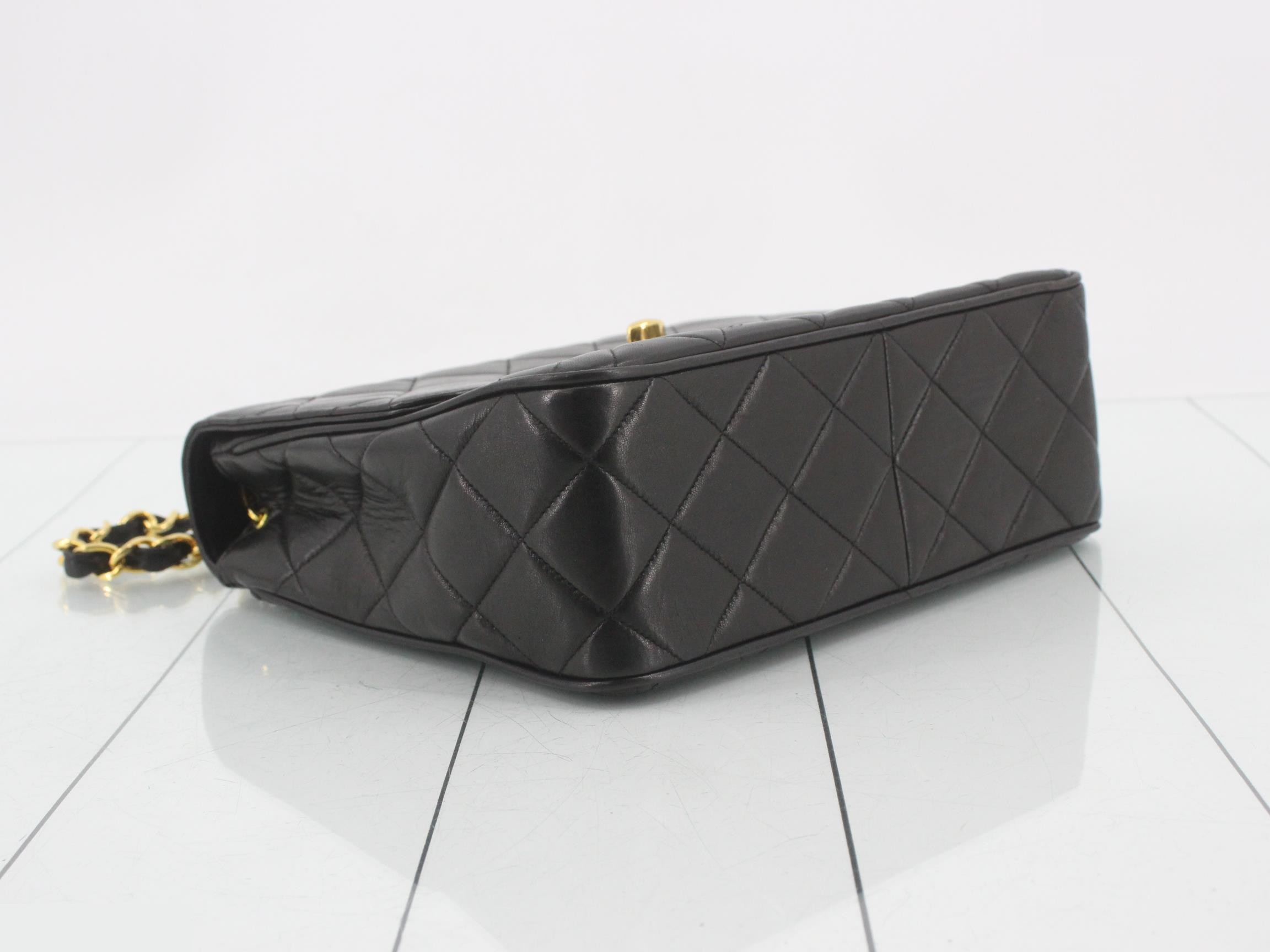 Matelassé 30 Square Black Shoulder Bag, Series 3 — view 5