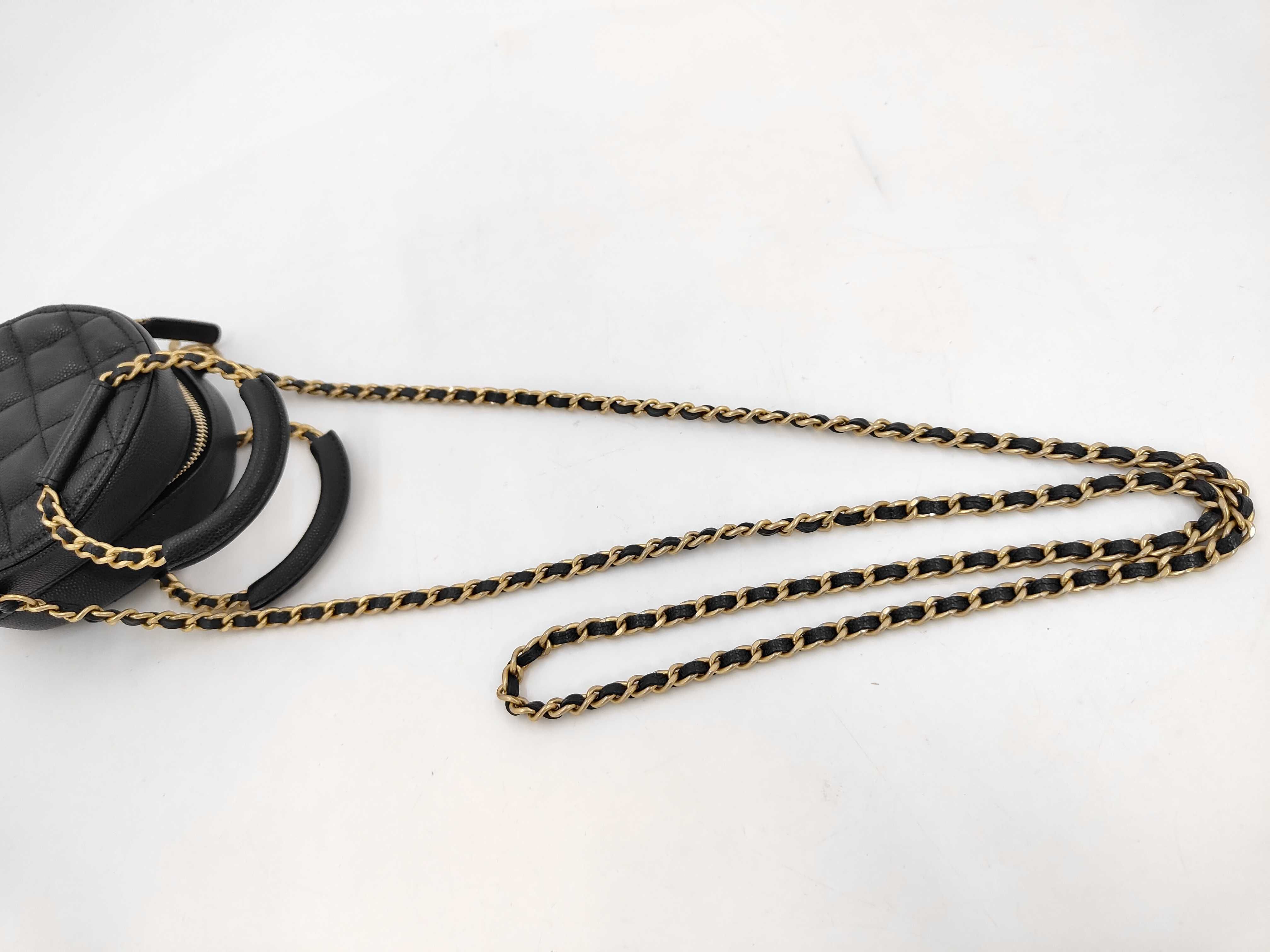 Caviar Skin Round 2WAY Handle Shoulder Bag Matelasse Bag — view 4