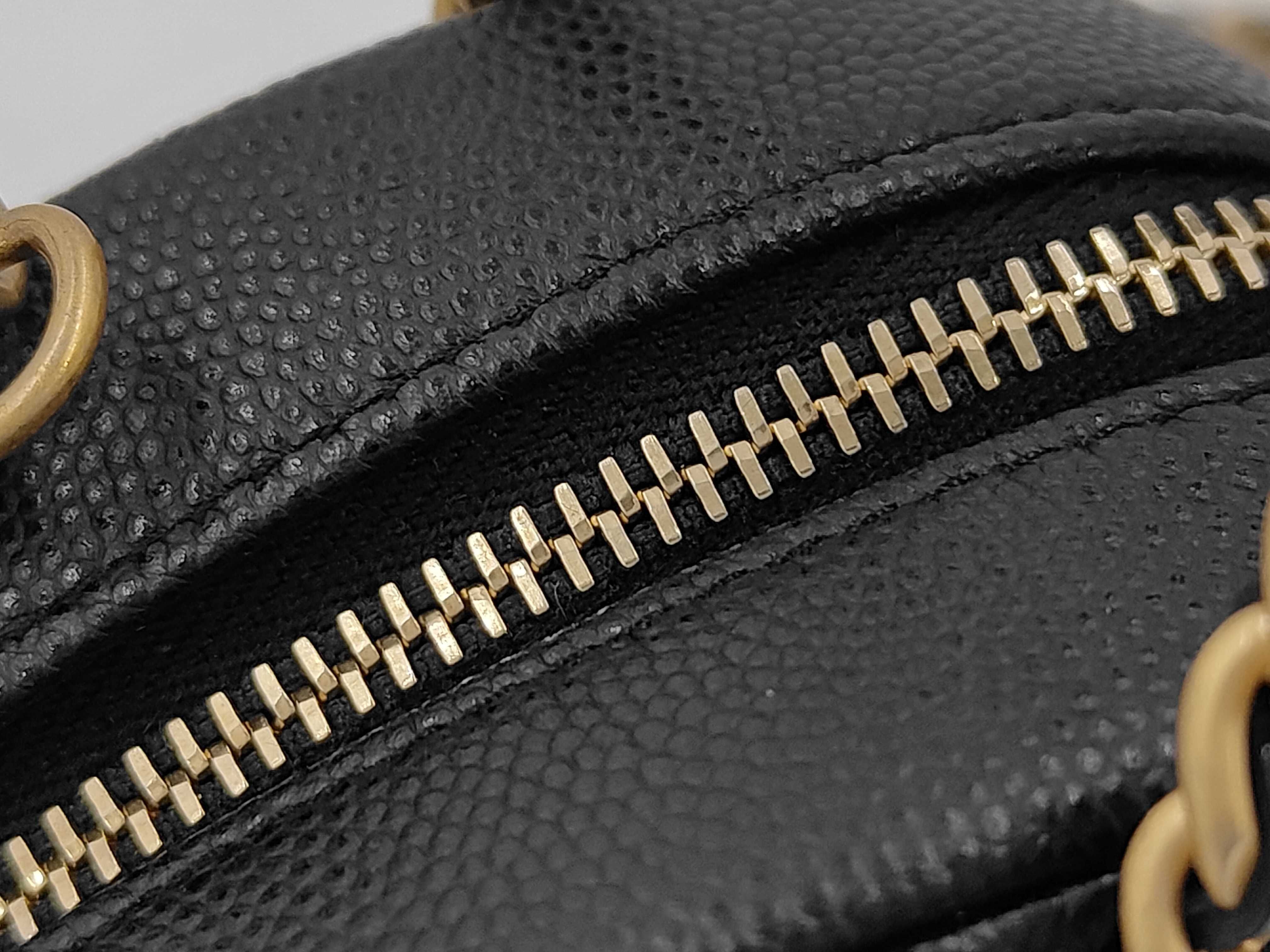 Caviar Skin Round 2WAY Handle Shoulder Bag Matelasse Bag — view 8
