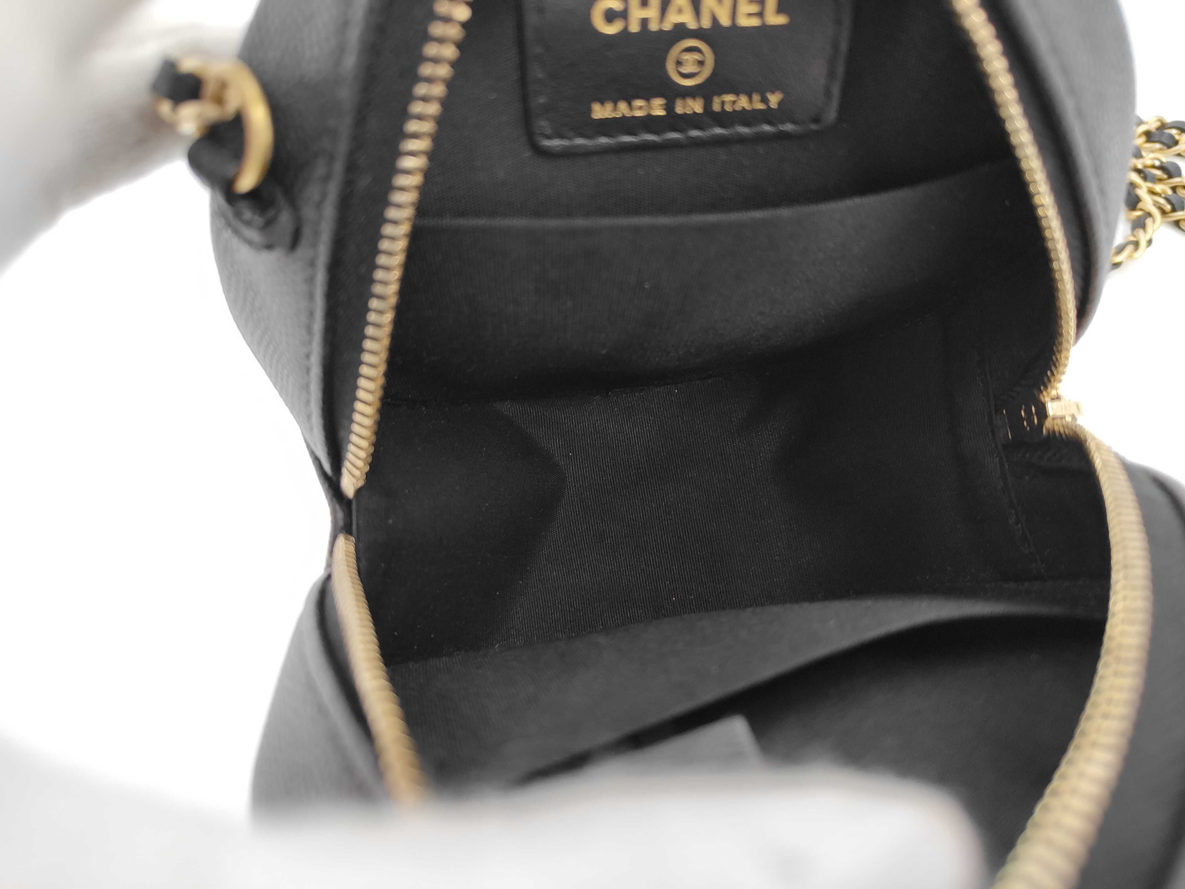 Caviar Skin Round 2WAY Handle Shoulder Bag Matelasse Bag — view 9
