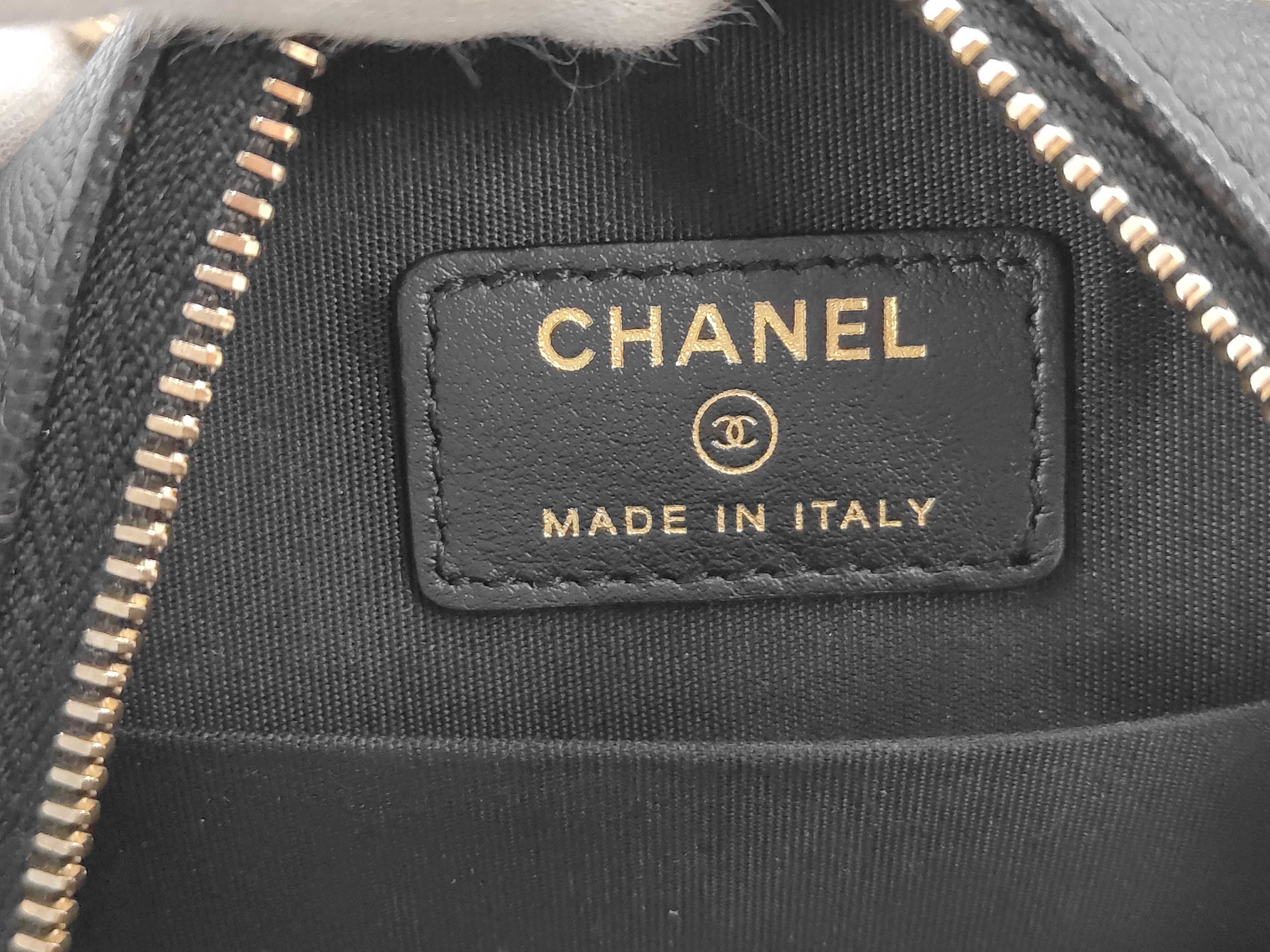Caviar Skin Round 2WAY Handle Shoulder Bag Matelasse Bag — view 10