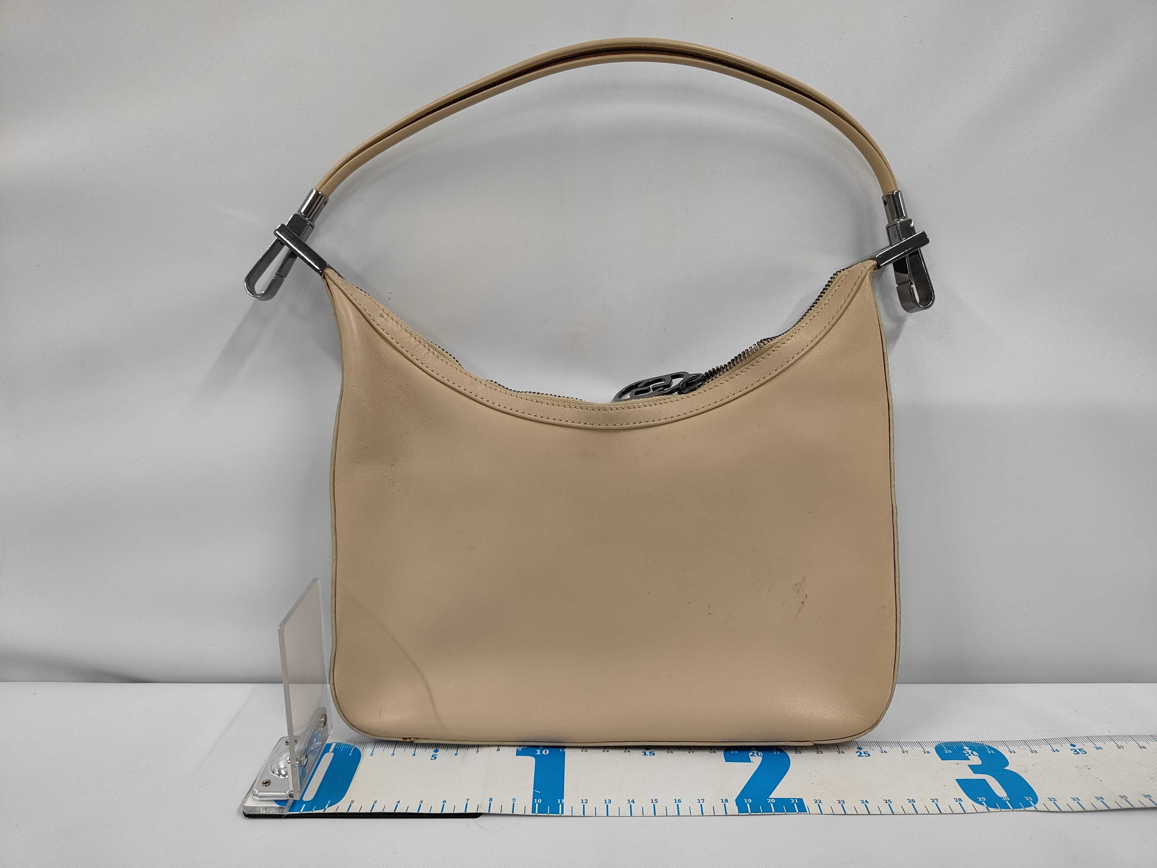 GG Canvas One-Shoulder Bag 001・3812 — view 2