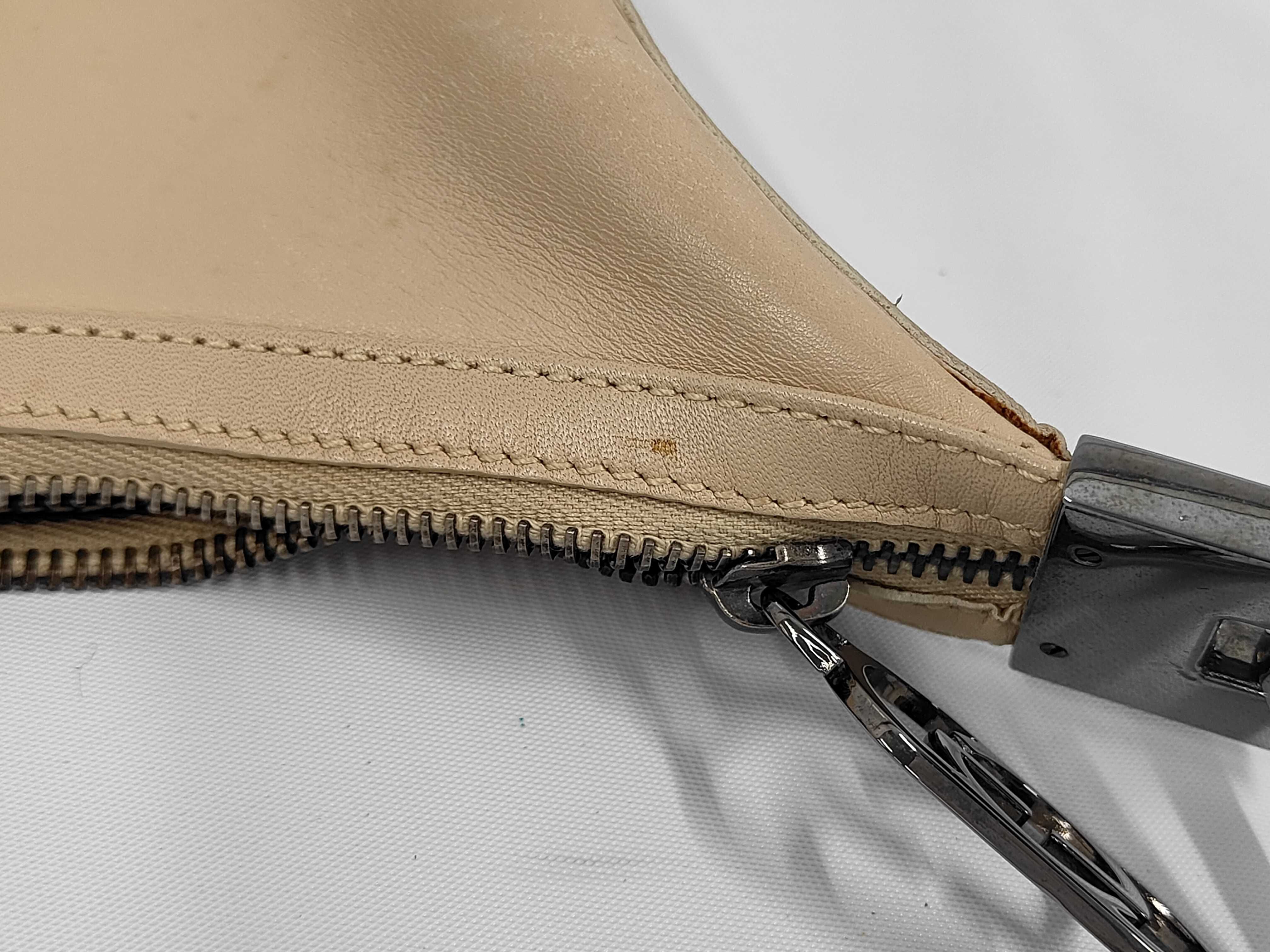 GG Canvas One-Shoulder Bag 001・3812 — view 8