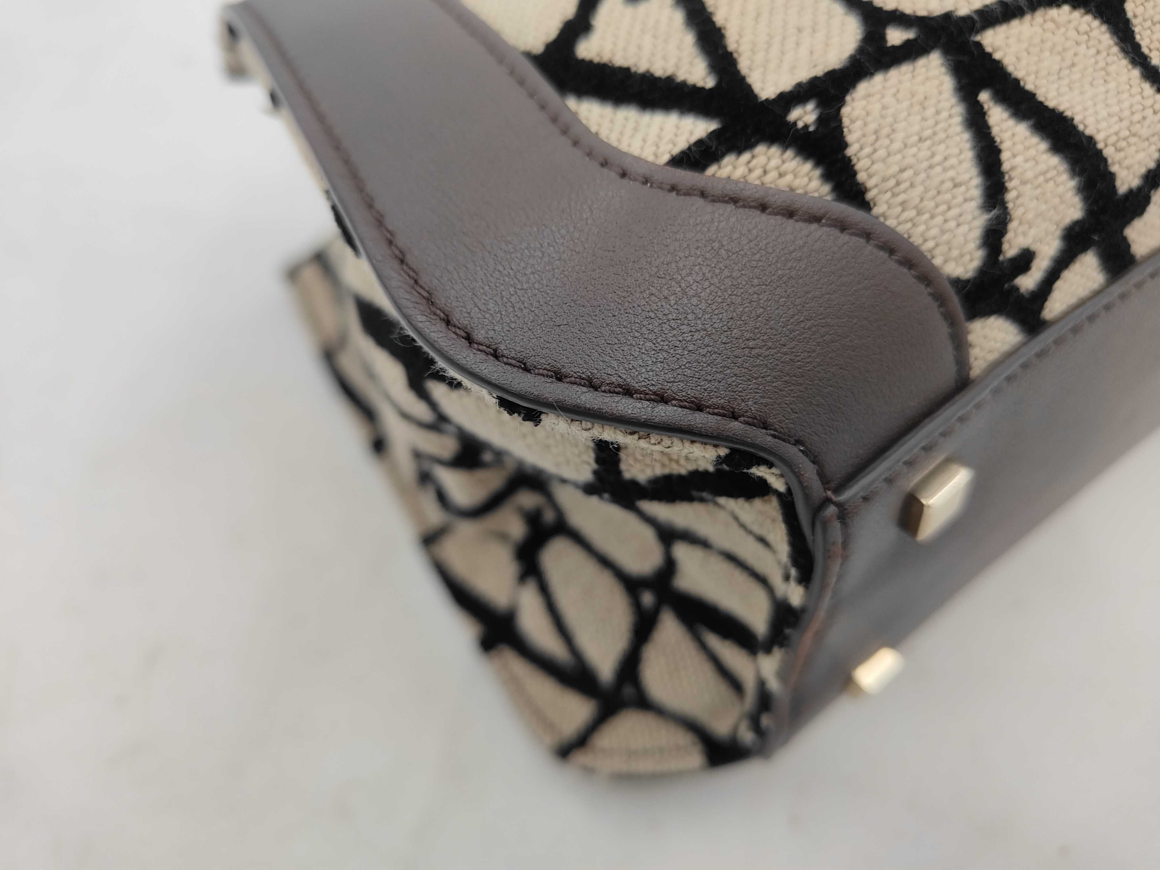 V-logo 2-way brown canvas handbag — view 6