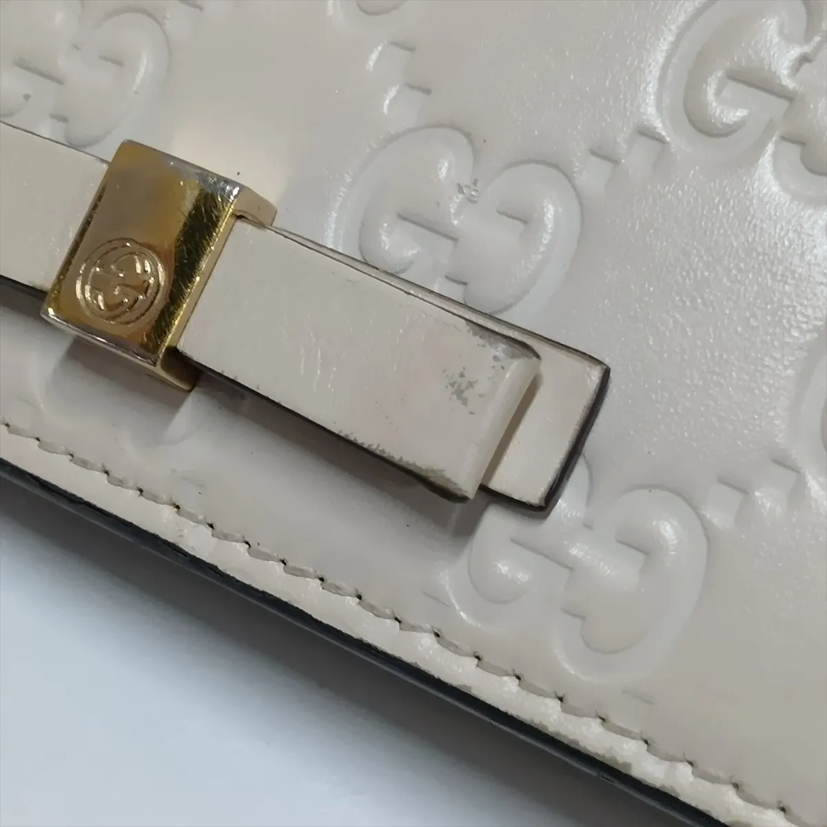Guccissima Leather Chain Wallet White 431408 — view 13