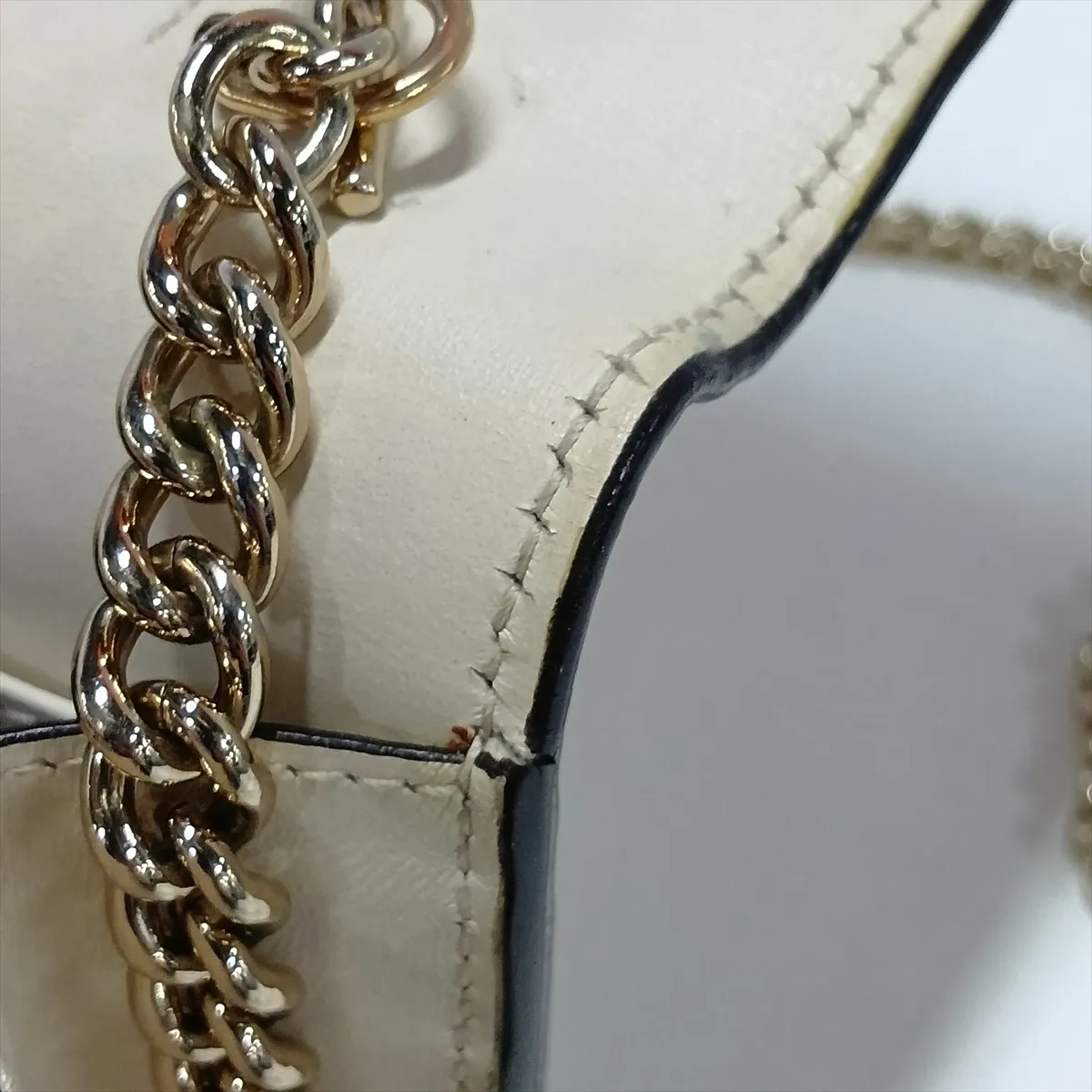 Guccissima Leather Chain Wallet White 431408 — view 14