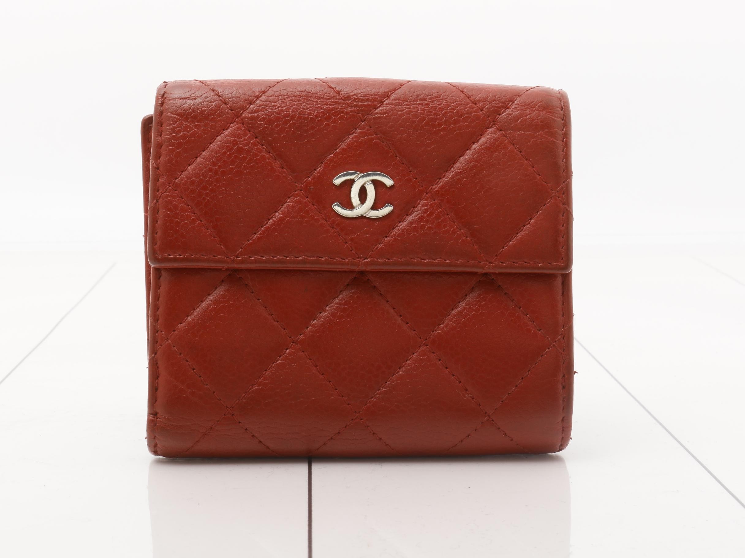 Caviar leather bi-fold wallet