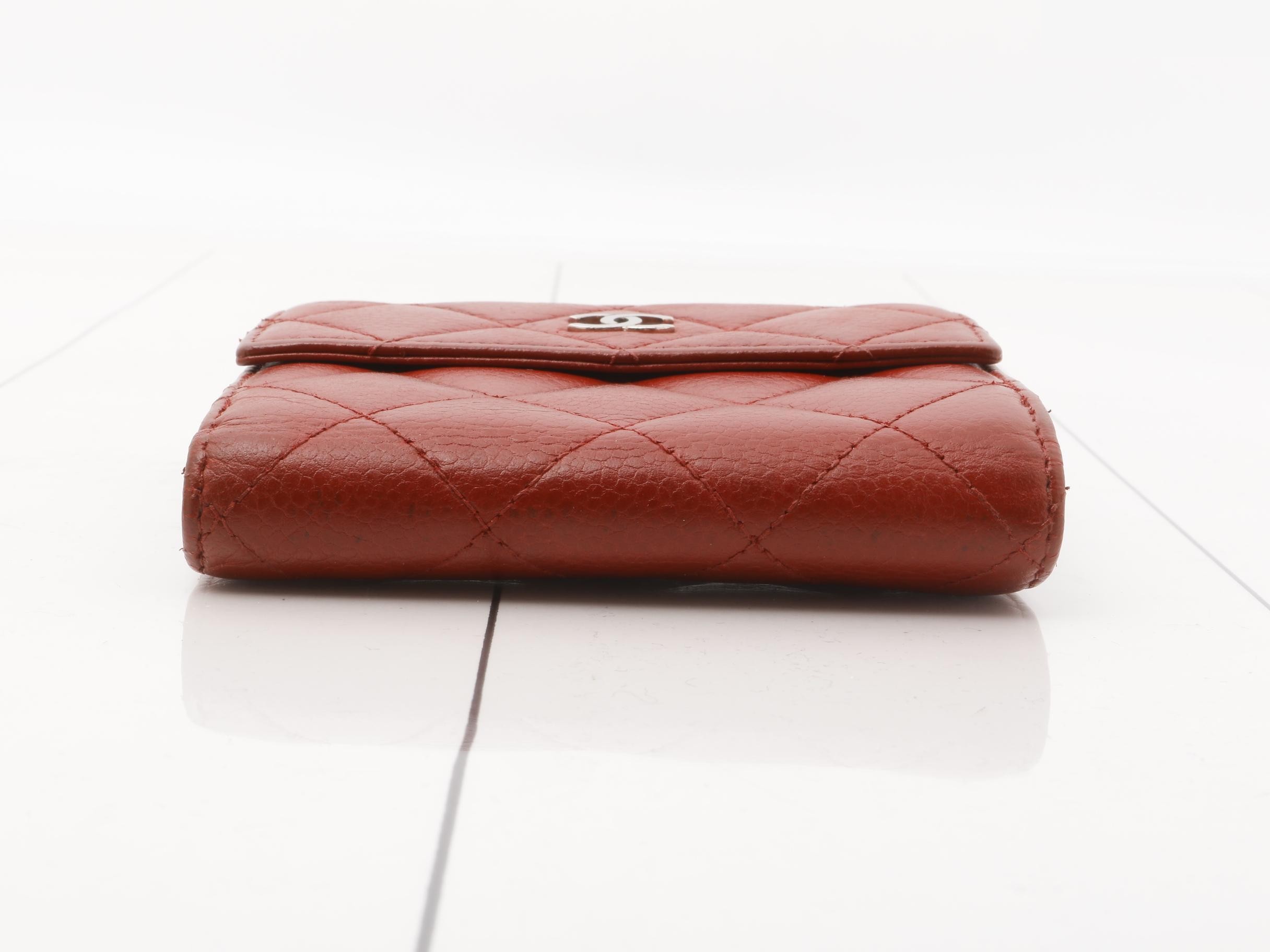 Caviar leather bi-fold wallet — view 3