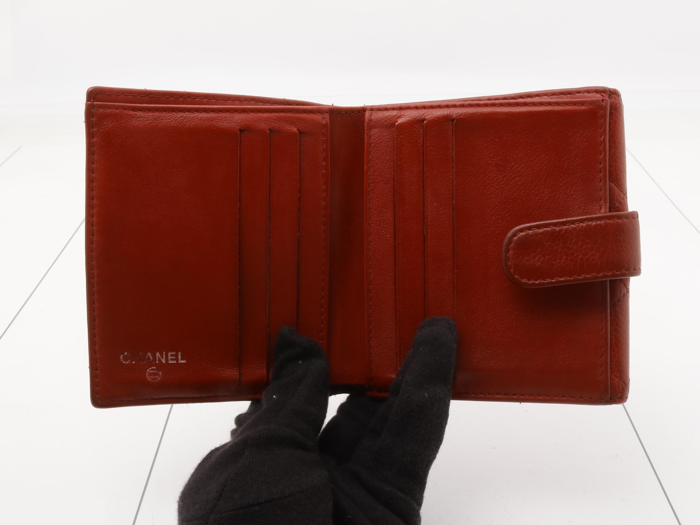Caviar leather bi-fold wallet — view 4