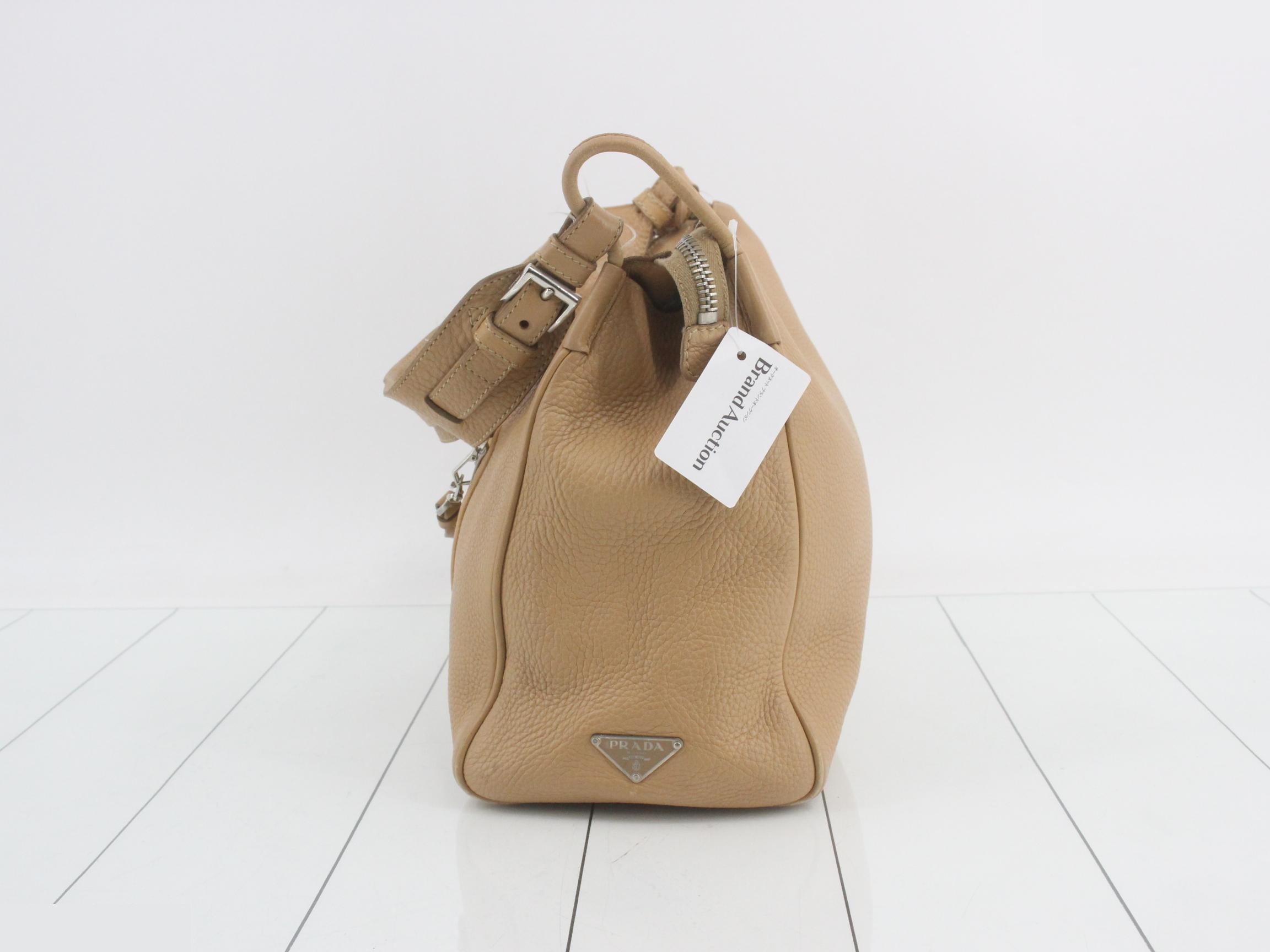 Other lines: One-shoulder bag, Vitello Daino, beige — view 3