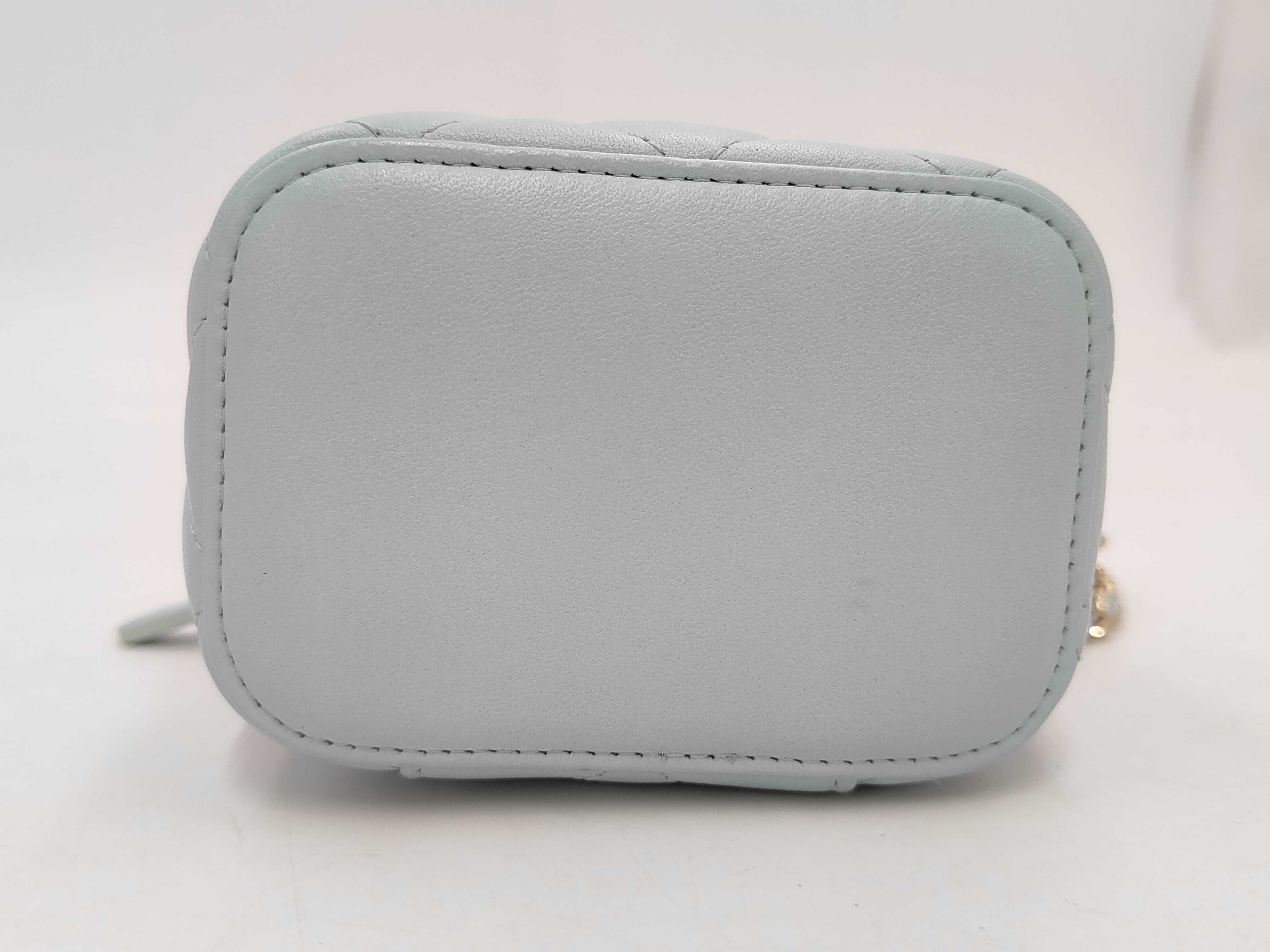 Matelassé Handbag Shoulder Bag — view 3