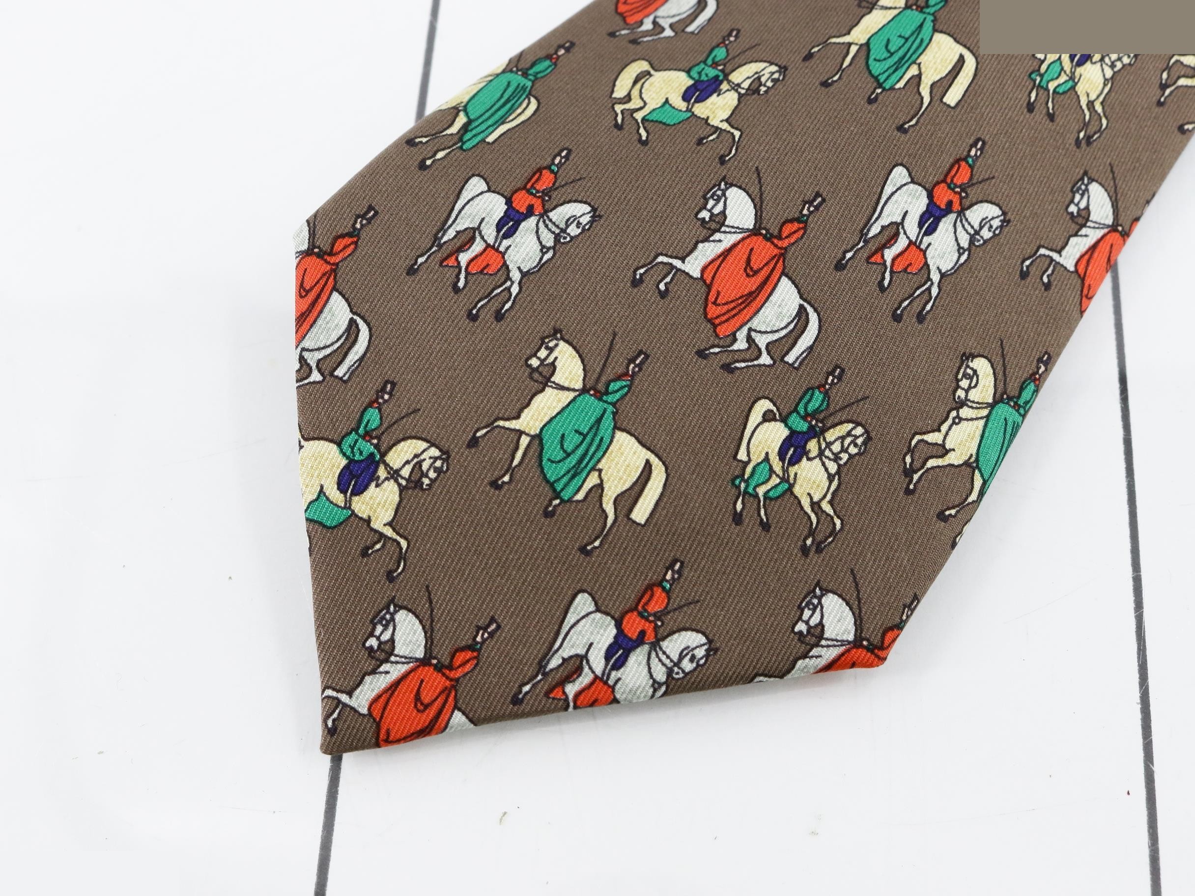 tie, jockey, knight, lady — view 3