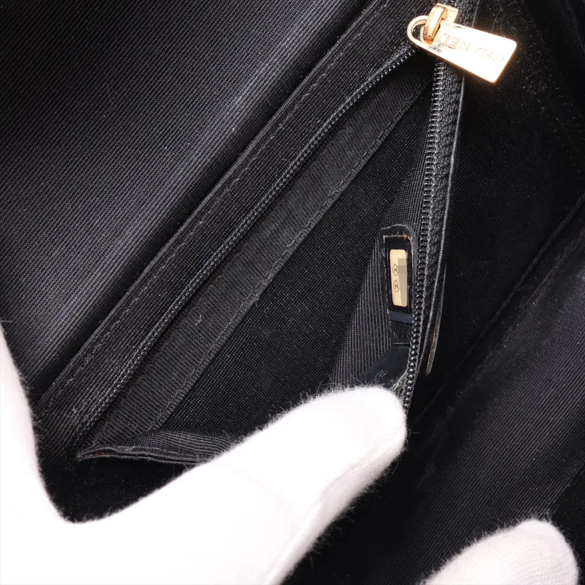 Coco Mark Plastic Chain Shoulder Bag, White x Black, Black Hardware, 6380804, Series 6, PRESS — view 7