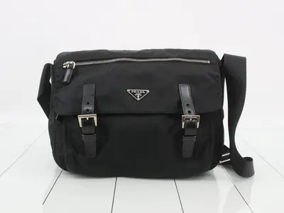 Tessuto Leather Triangle Plate Shoulder Bag, Black