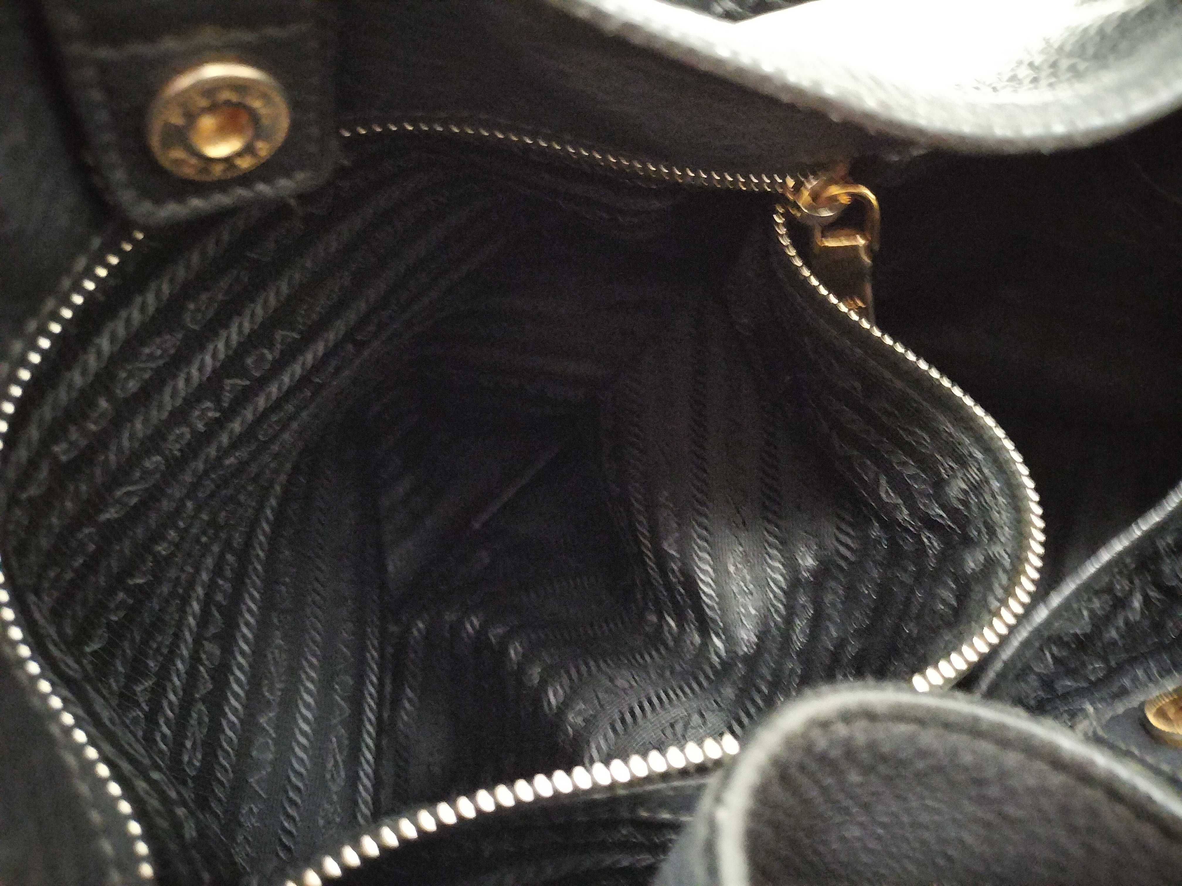 Vitello Daino Leather Handbag, Black Shoulder Bag — view 10