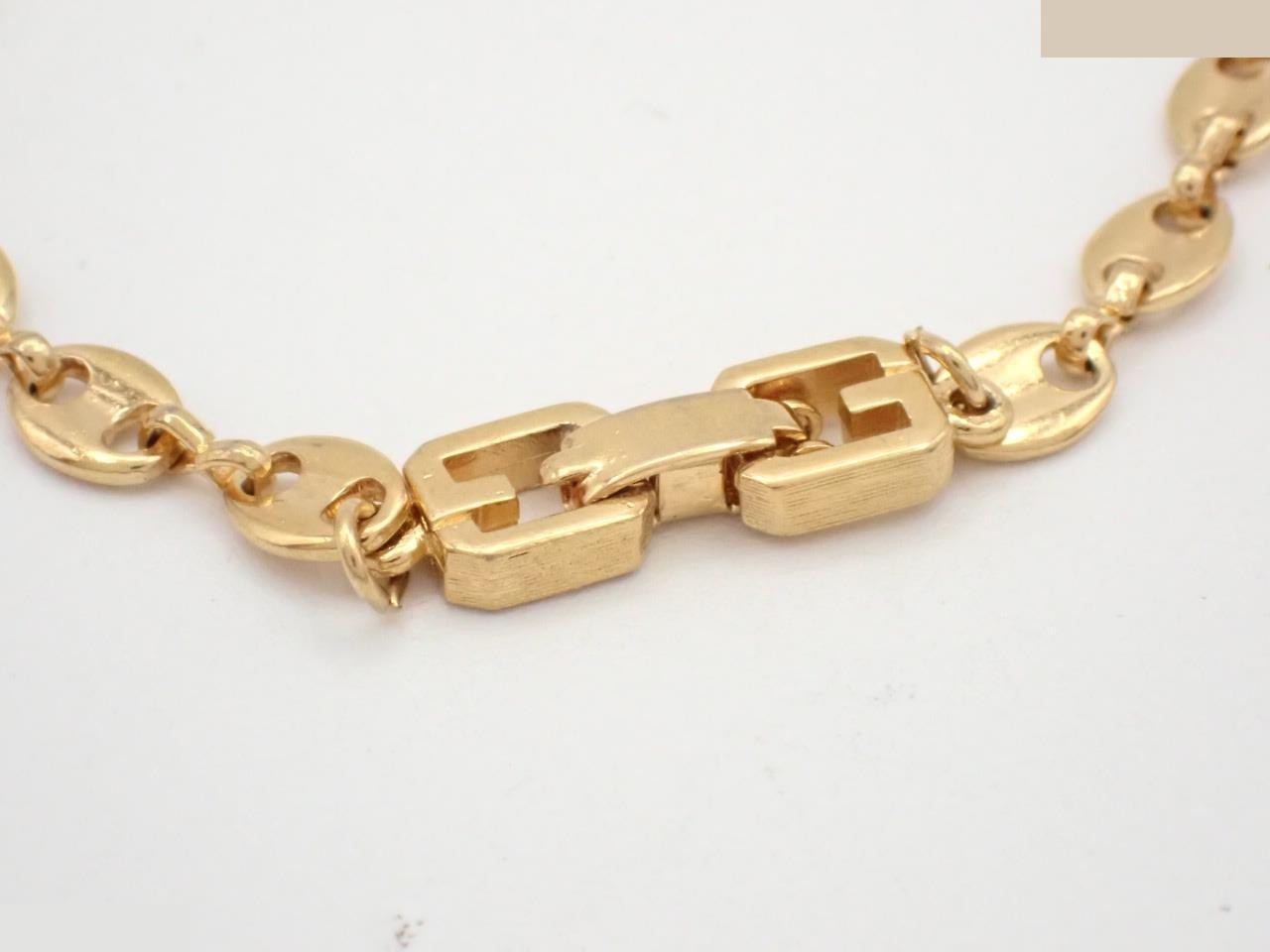 Other items in the line: Precious metal bracelets and bangles (metal), wrist circumference approximately 17.5 cm. — view 3