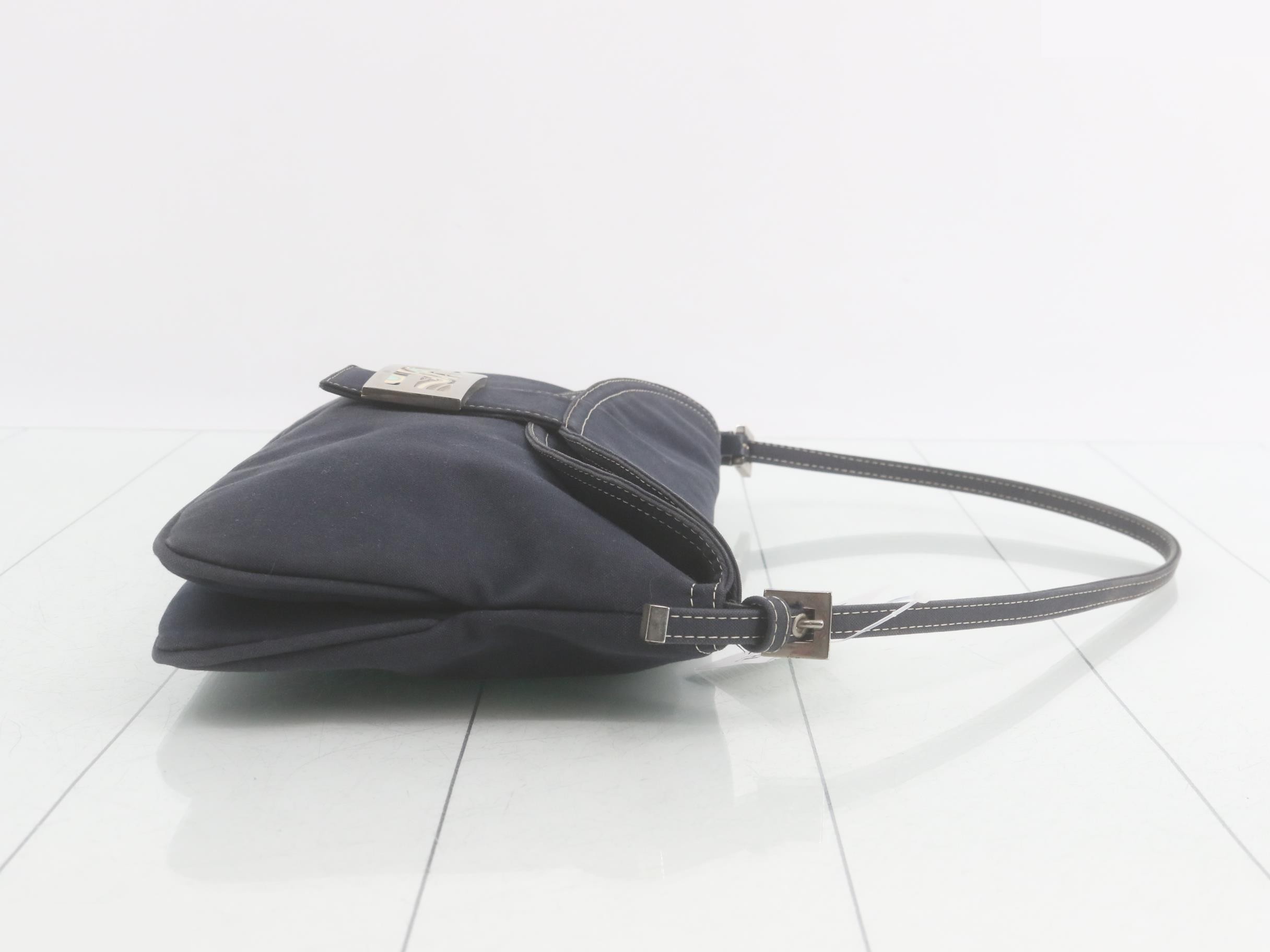 Other lines: Bags, One-shoulder bags, Mamma Bucket, Canvas — view 3