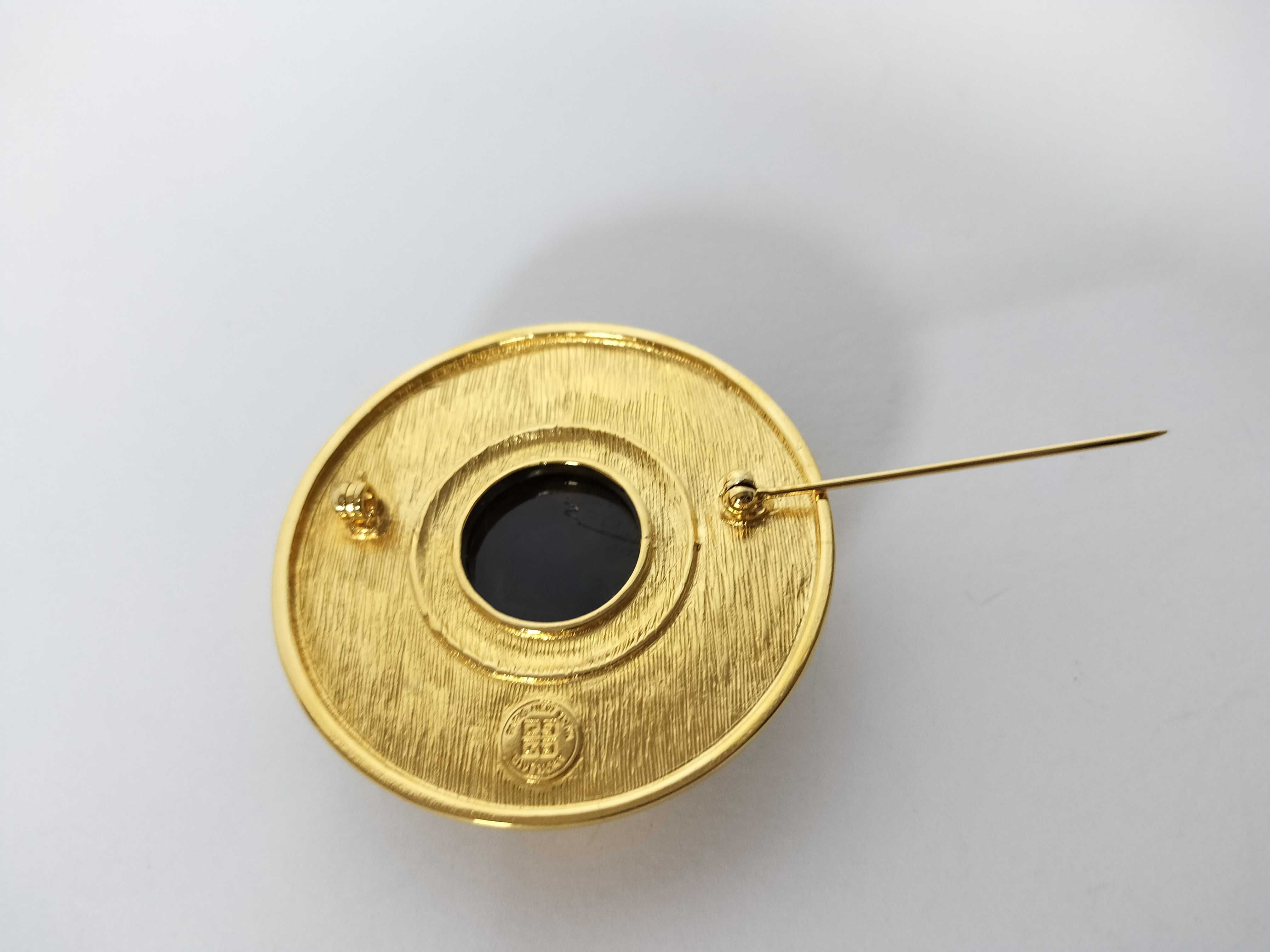 Gold Brooch — view 5