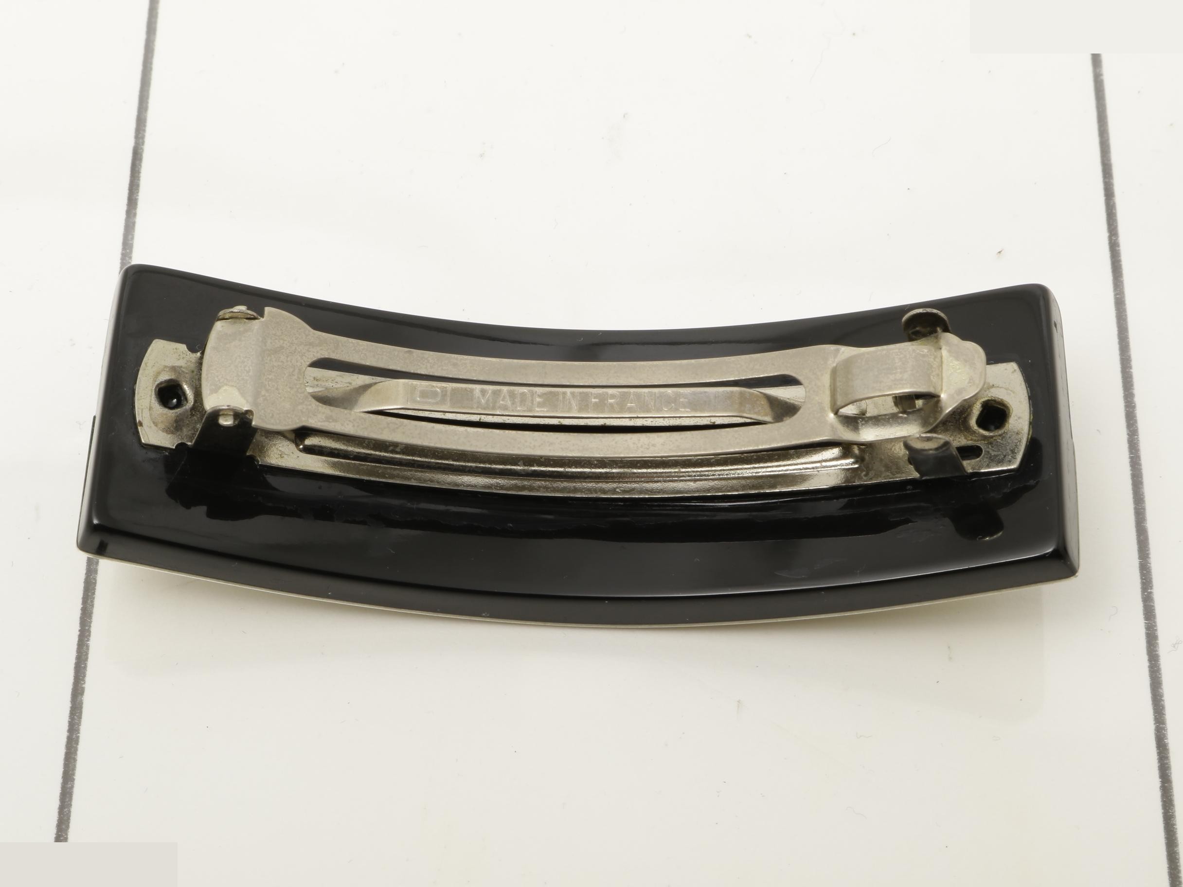 Barrette — view 2
