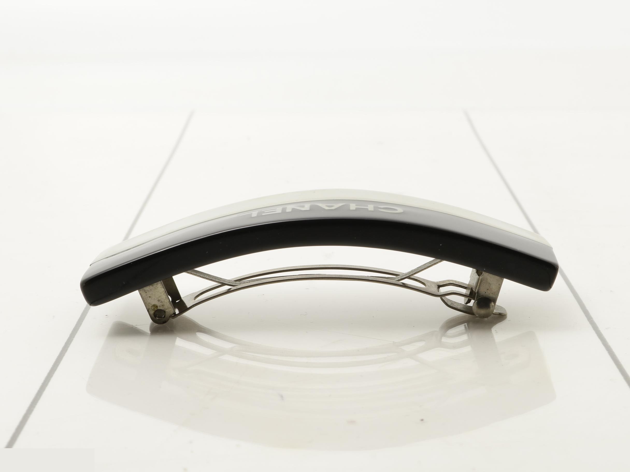 Barrette — view 3