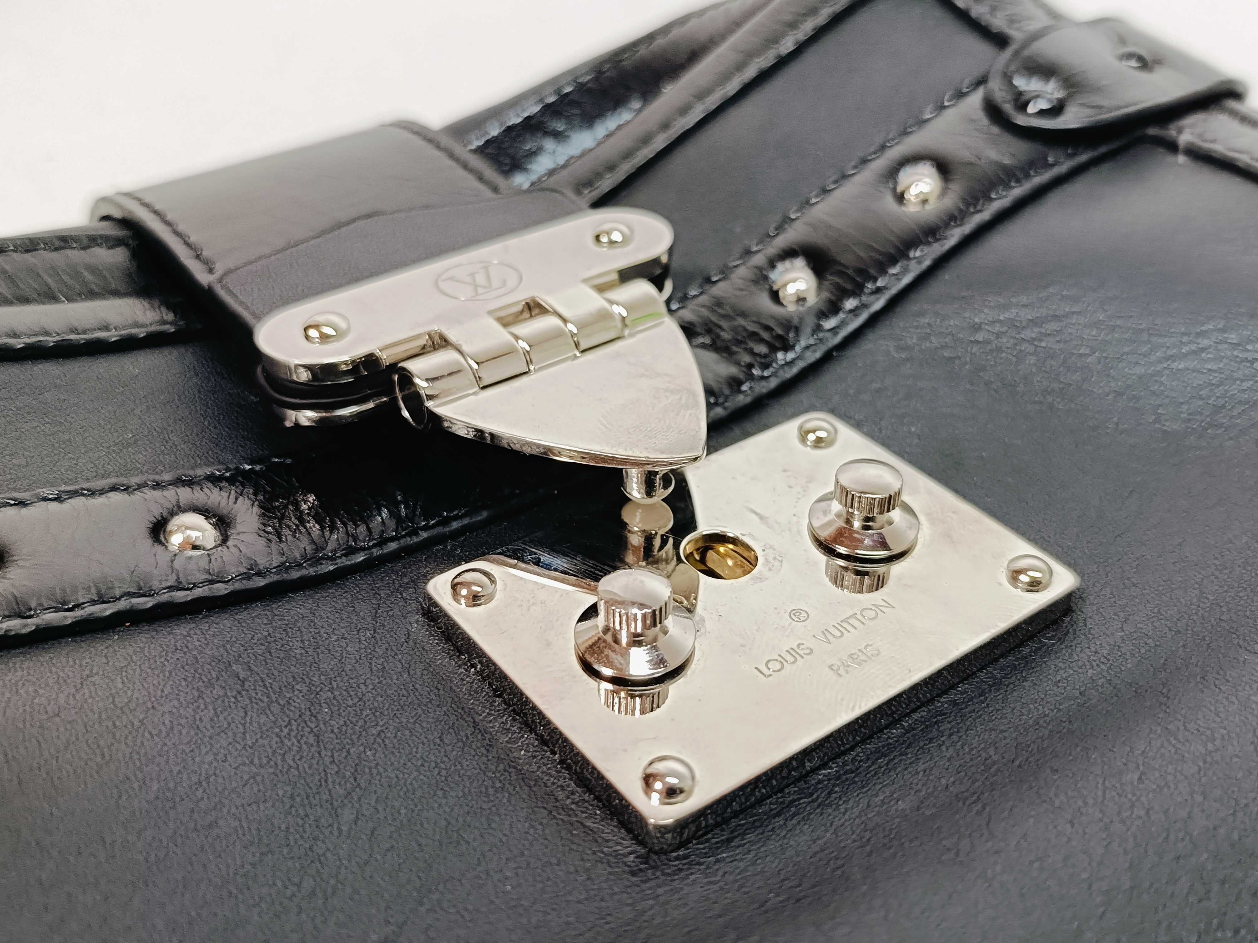 Petite Malle Soft MM Shoulder Bag — view 10