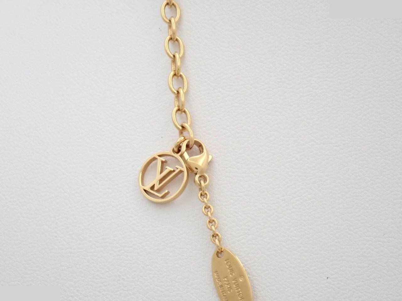 Essential V Necklace, neck circumference approximately 47cm — view 2