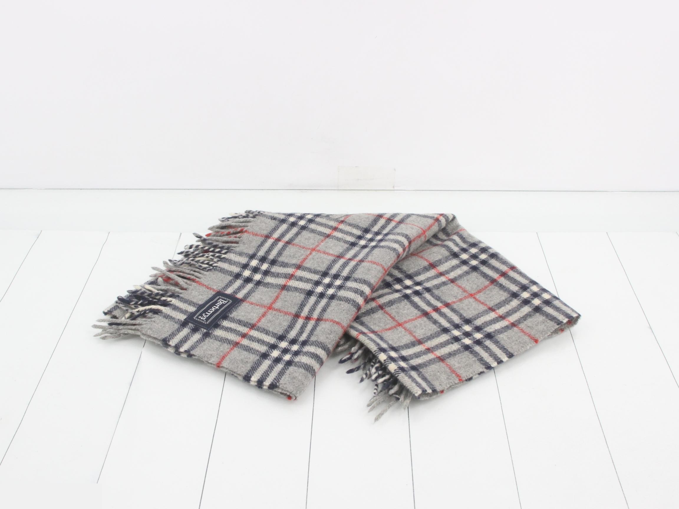 Tag attached. Burberry Nova Check lap blanket/shawl, gray. — view 3