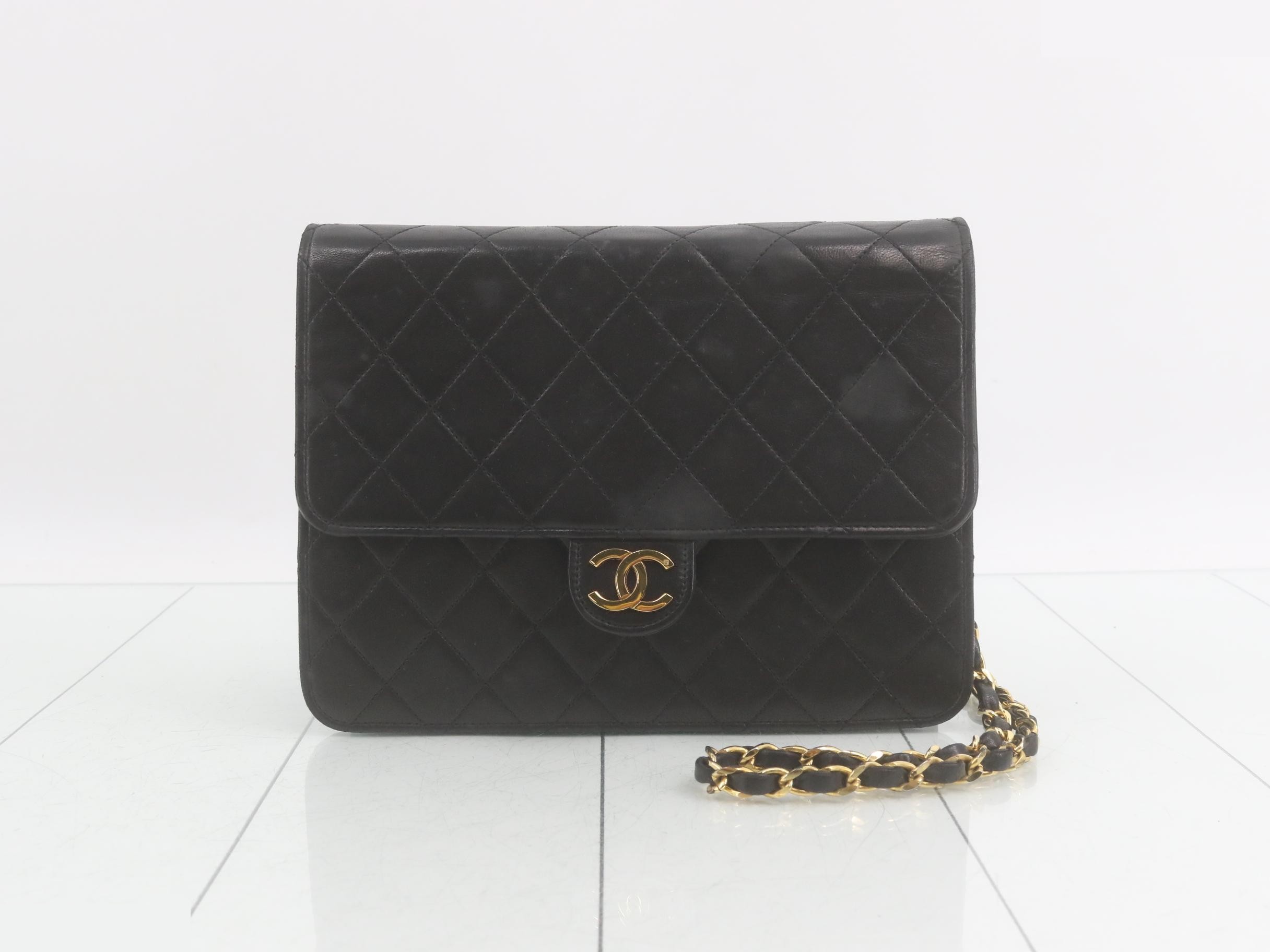 chain shoulder bag, with warranty, serial number in the 0 range.